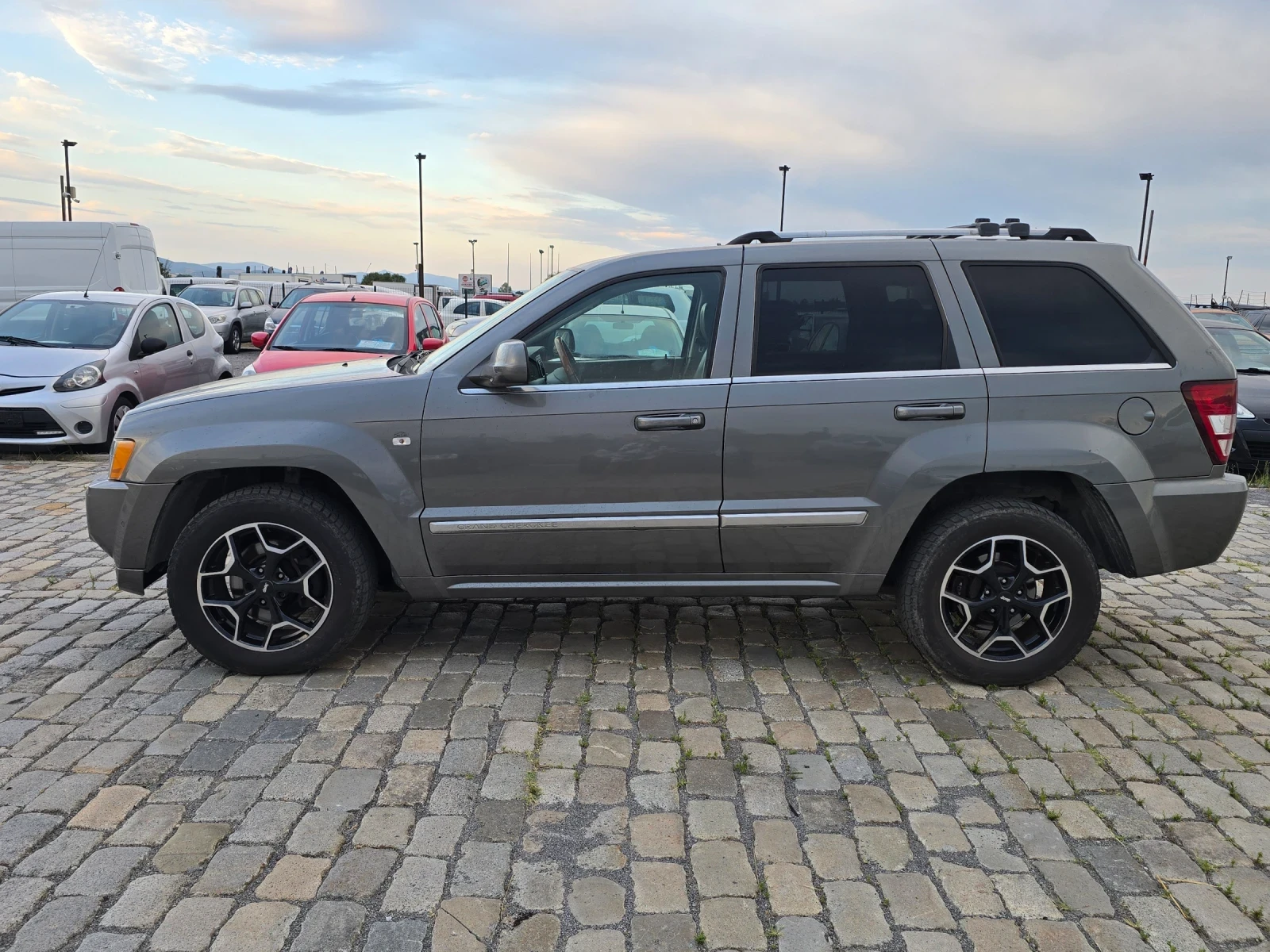 Jeep Grand cherokee 3.0D OVERLAND Реални Километри Италия - изображение 4
