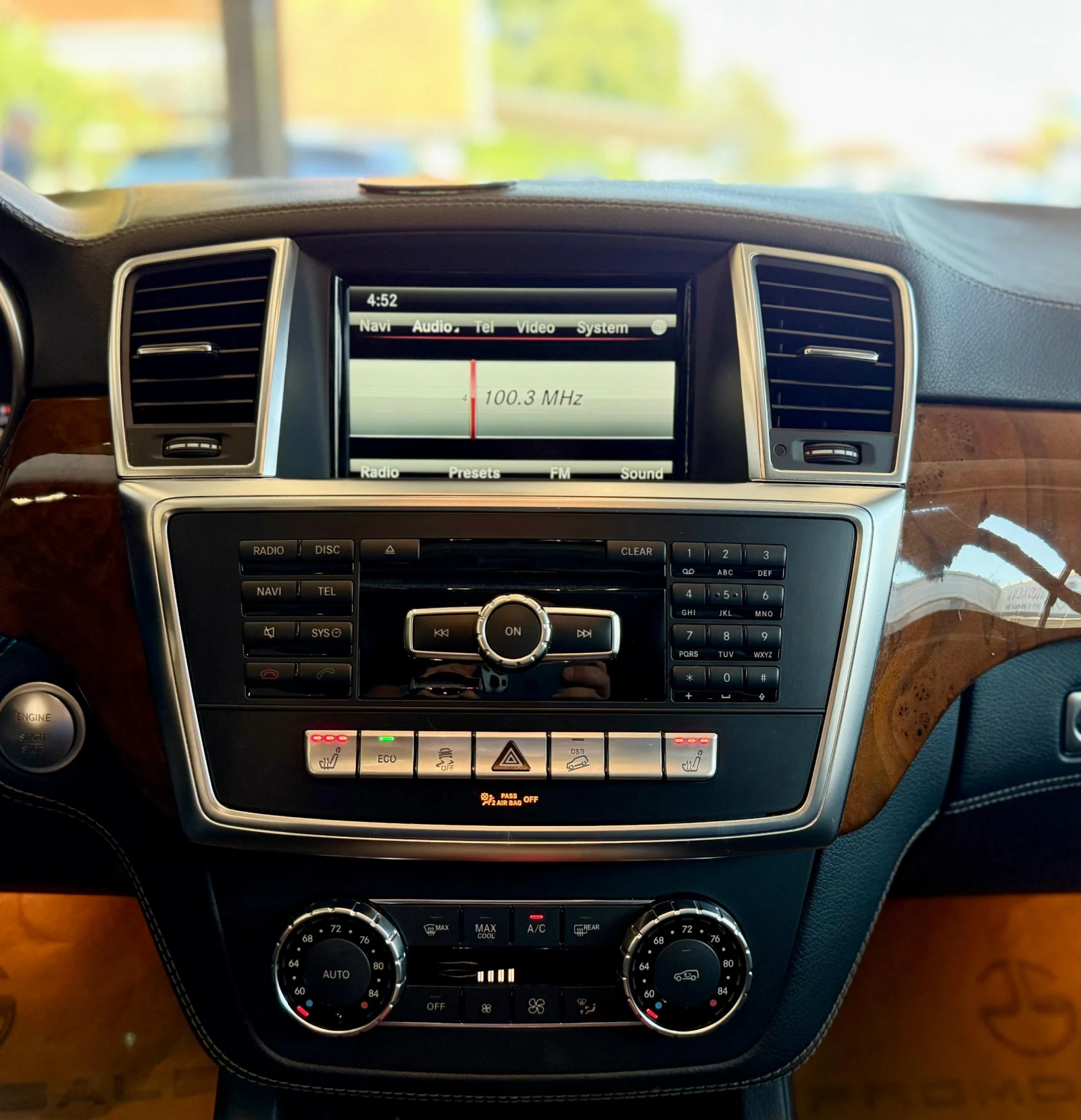 Mercedes-Benz ML 400 Подгрев* Keyless* Камера* Лизинг* 7G Plus, снимка 12 - Автомобили и джипове - 53724932