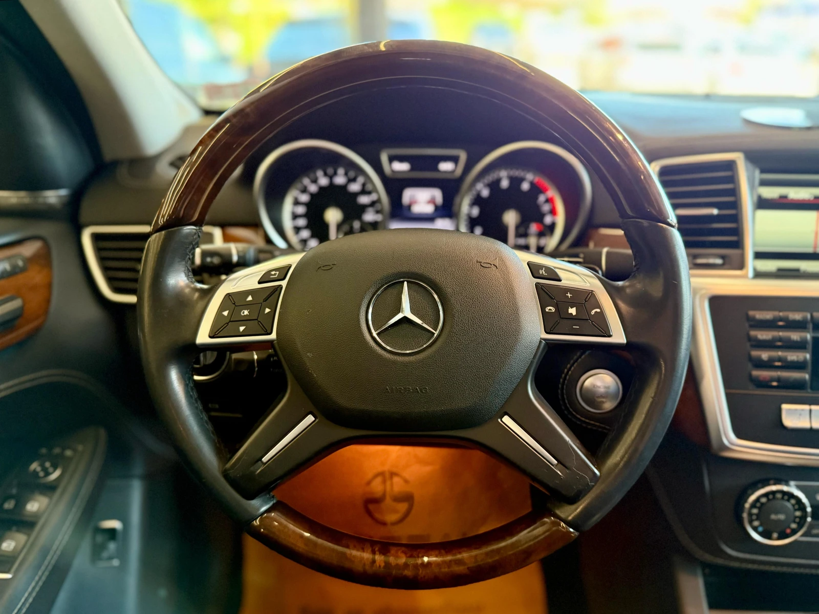 Mercedes-Benz ML 400 Подгрев* Keyless* Камера* Лизинг* 7G Plus, снимка 10 - Автомобили и джипове - 53724932