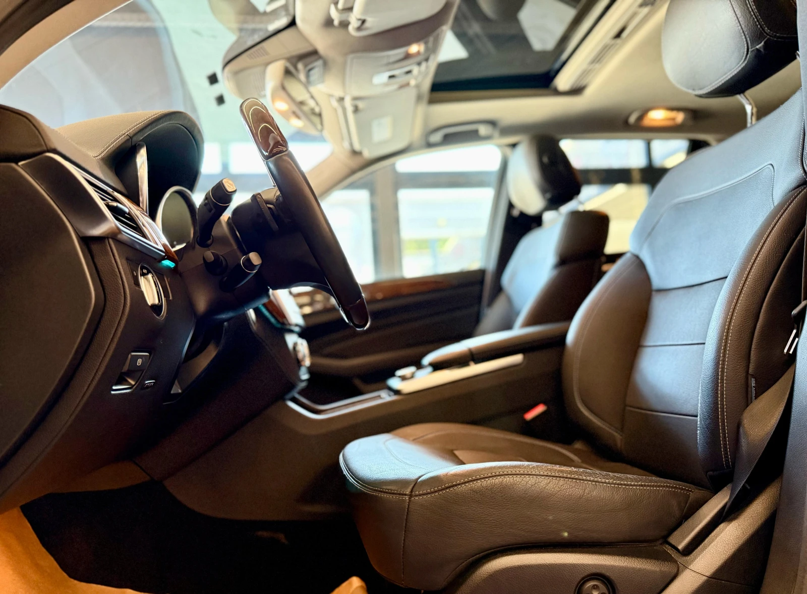 Mercedes-Benz ML 400 Подгрев* Keyless* Камера* Лизинг* 7G Plus, снимка 8 - Автомобили и джипове - 53724932