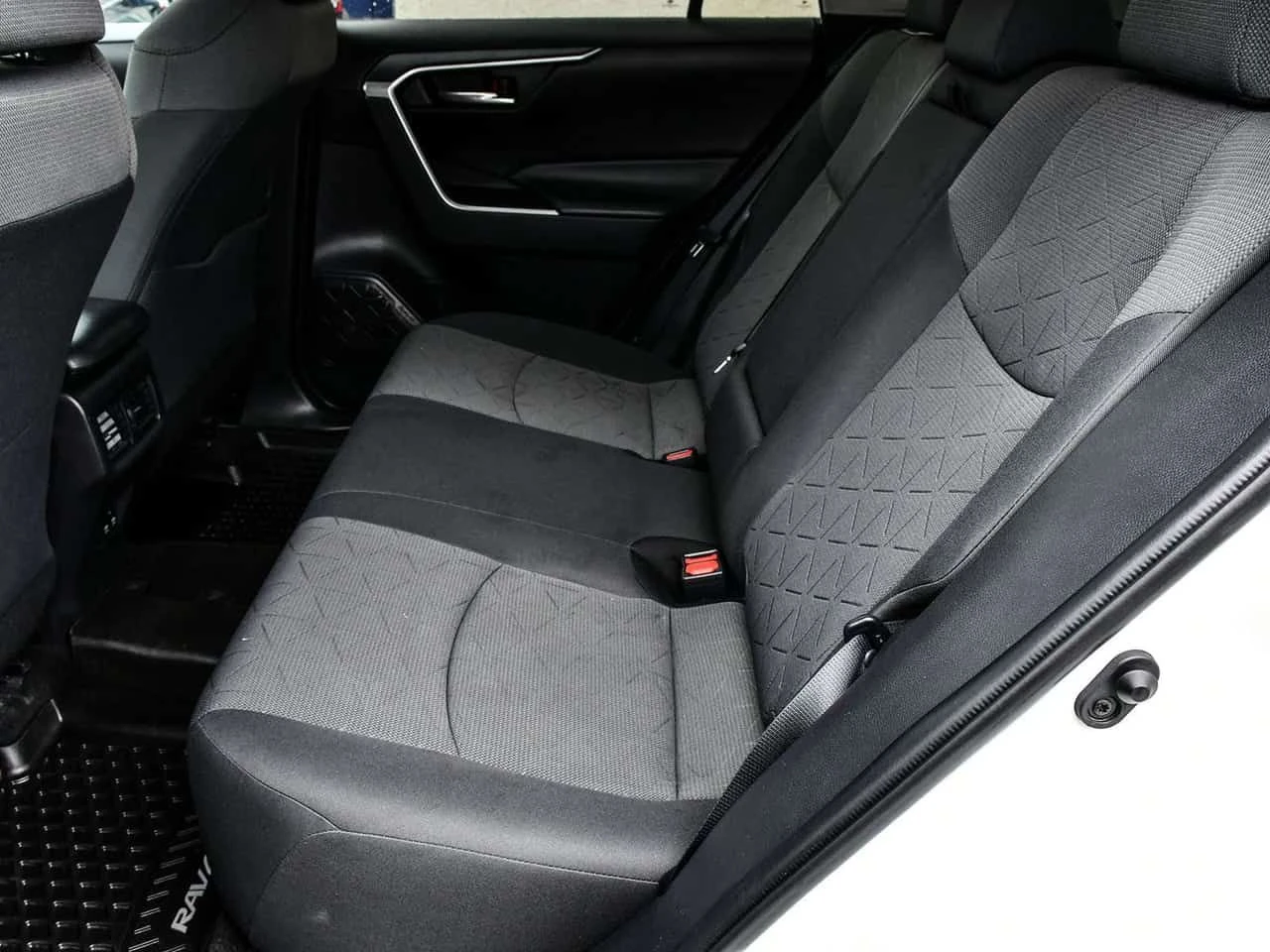 Toyota Rav4 XLE HV/ШИБЕДАХ/CARFAX/ФИНАНСИРАНЕ, снимка 15 - Автомобили и джипове - 54553623