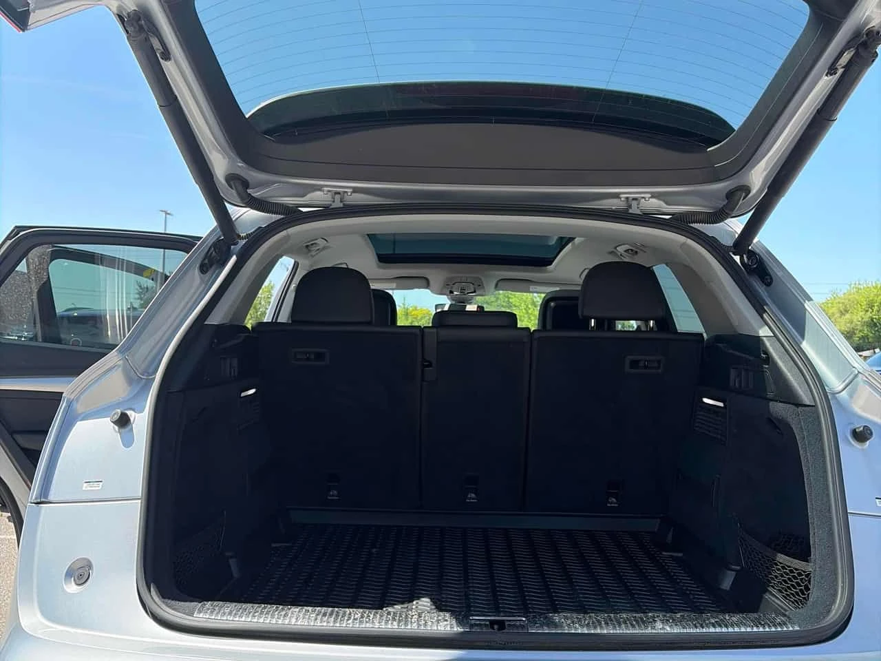 Audi Q5 * Technik * ПОДГРЕВИ * PANO * CARFAX, снимка 12 - Автомобили и джипове - 54794131