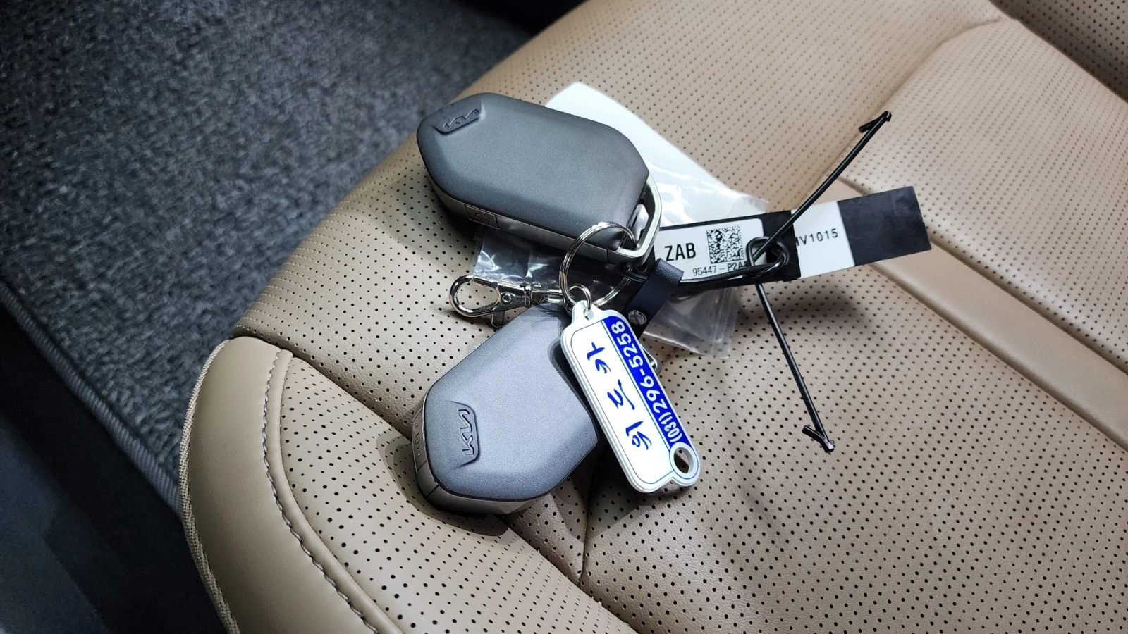 Kia Sorento HYBRID* PRESTIGE* ОДУХВ* 360* HEAD UP* ПАНО, снимка 13 - Автомобили и джипове - 54801775