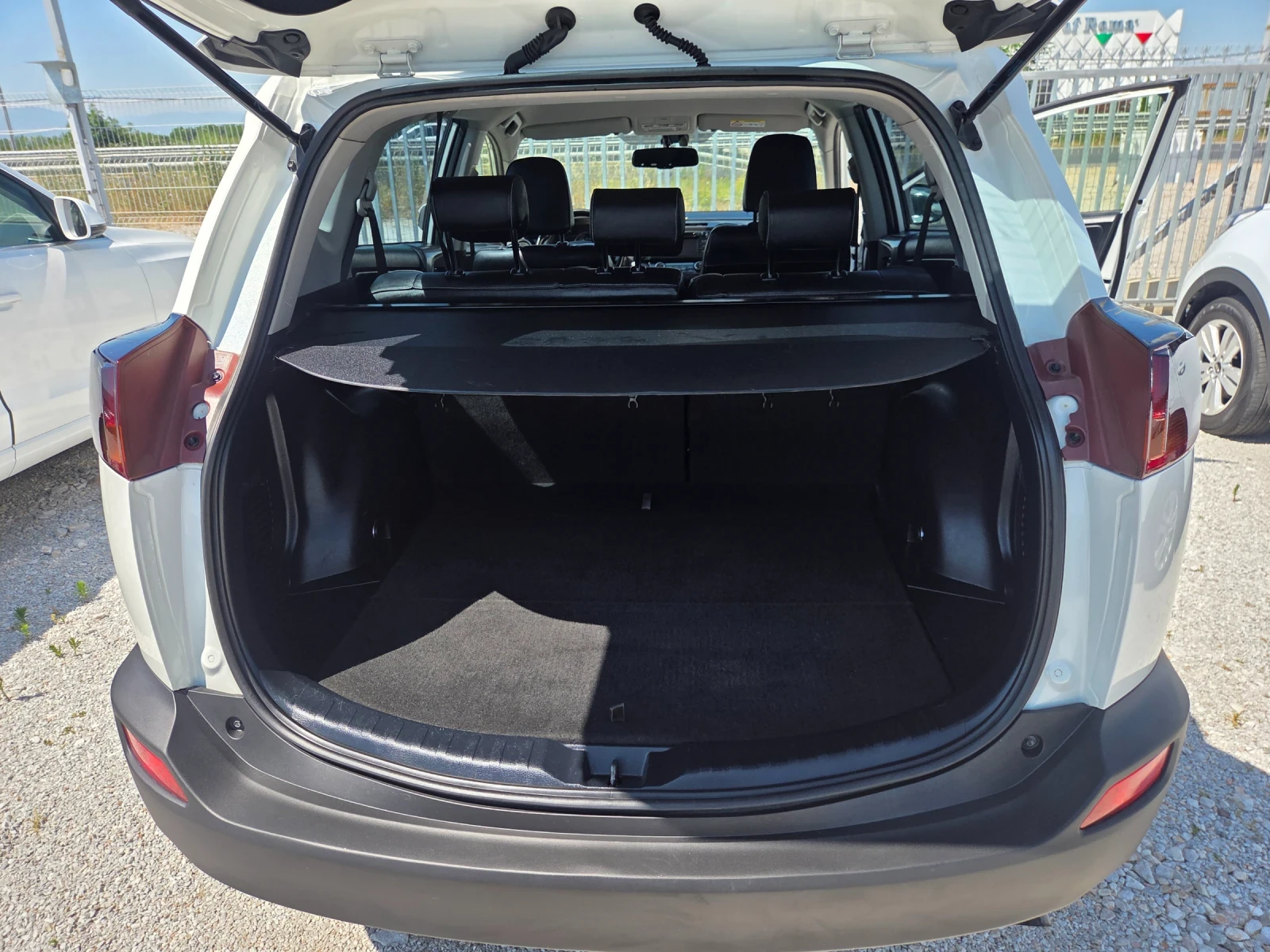 Toyota Rav4 2.0D4D/124kc/EURO5B, снимка 13 - Автомобили и джипове - 55457330