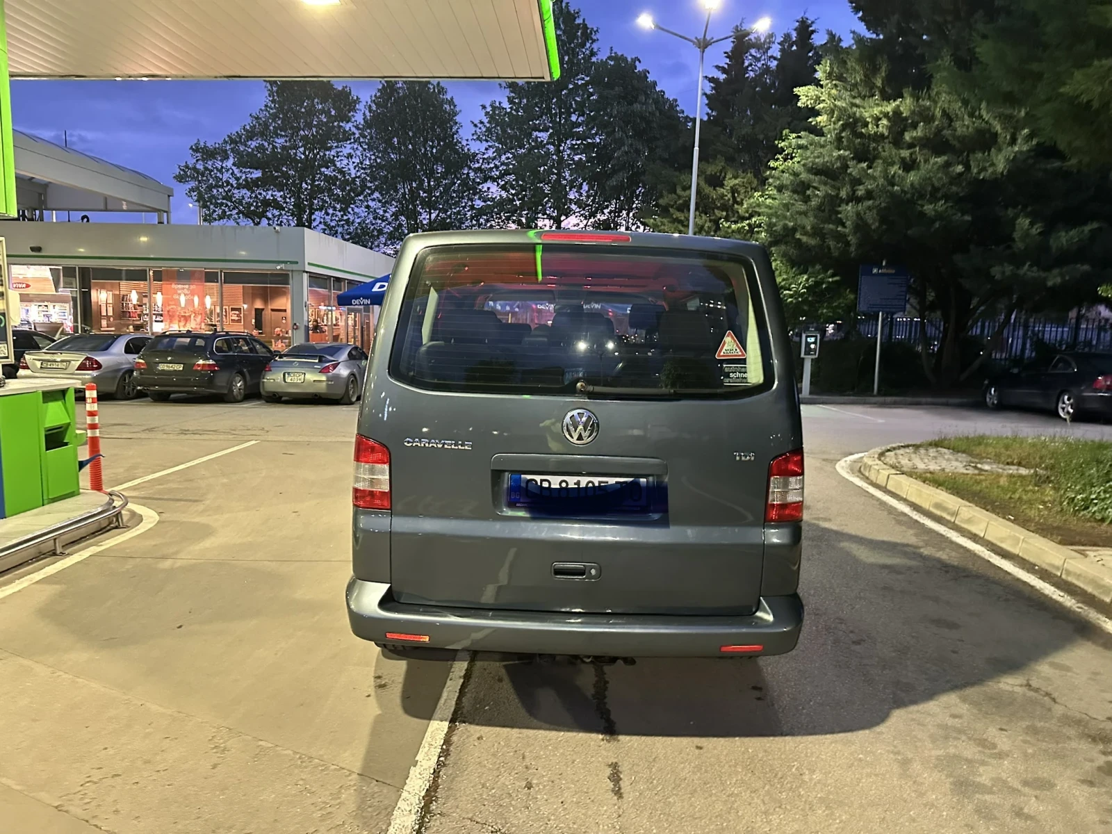 VW Caravelle, снимка 2 - Бусове и автобуси - 54651865