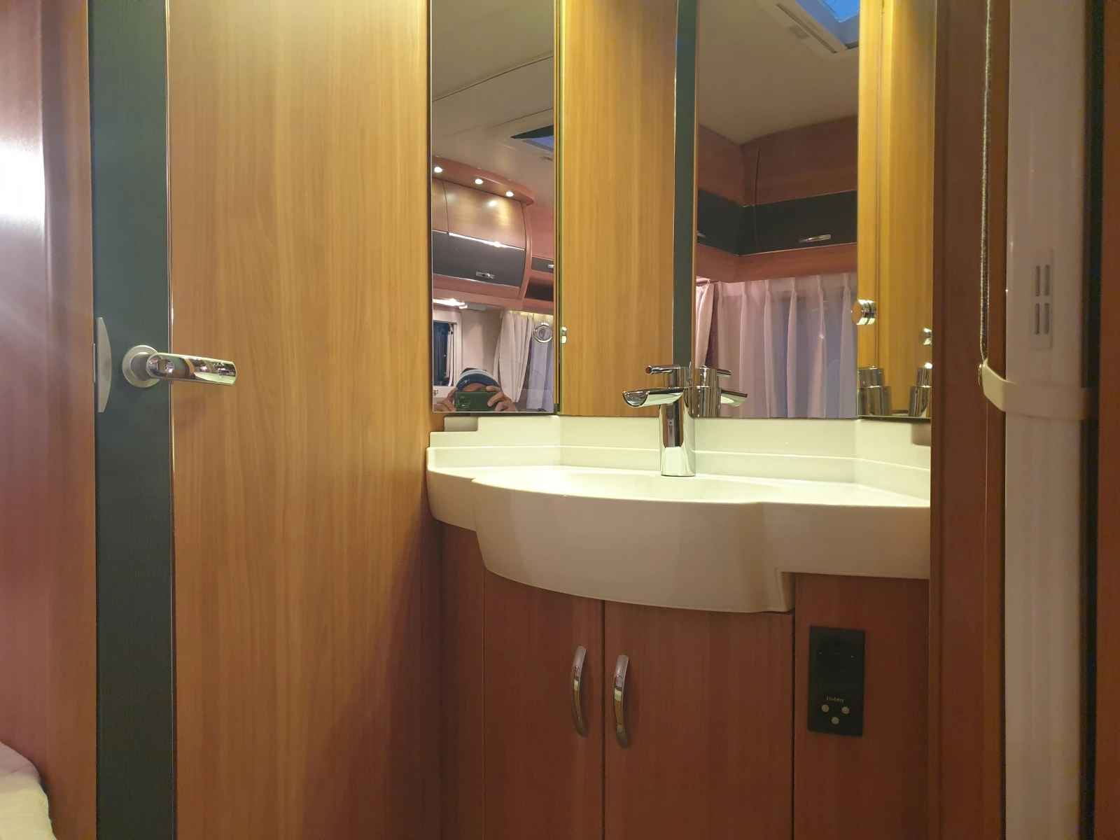 �������� Hobby 460 UFE | Mobile.bg � ����������� 14