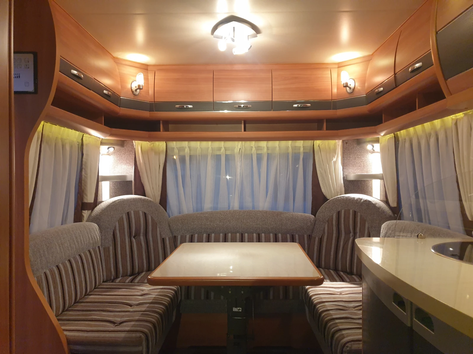 �������� Hobby 460 UFE | Mobile.bg � ����������� 4