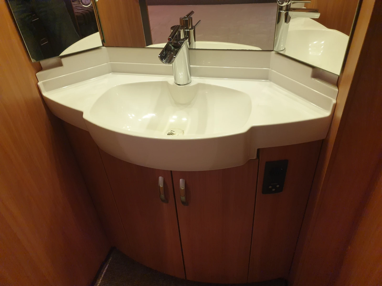 �������� Hobby 460 UFE | Mobile.bg � ����������� 15