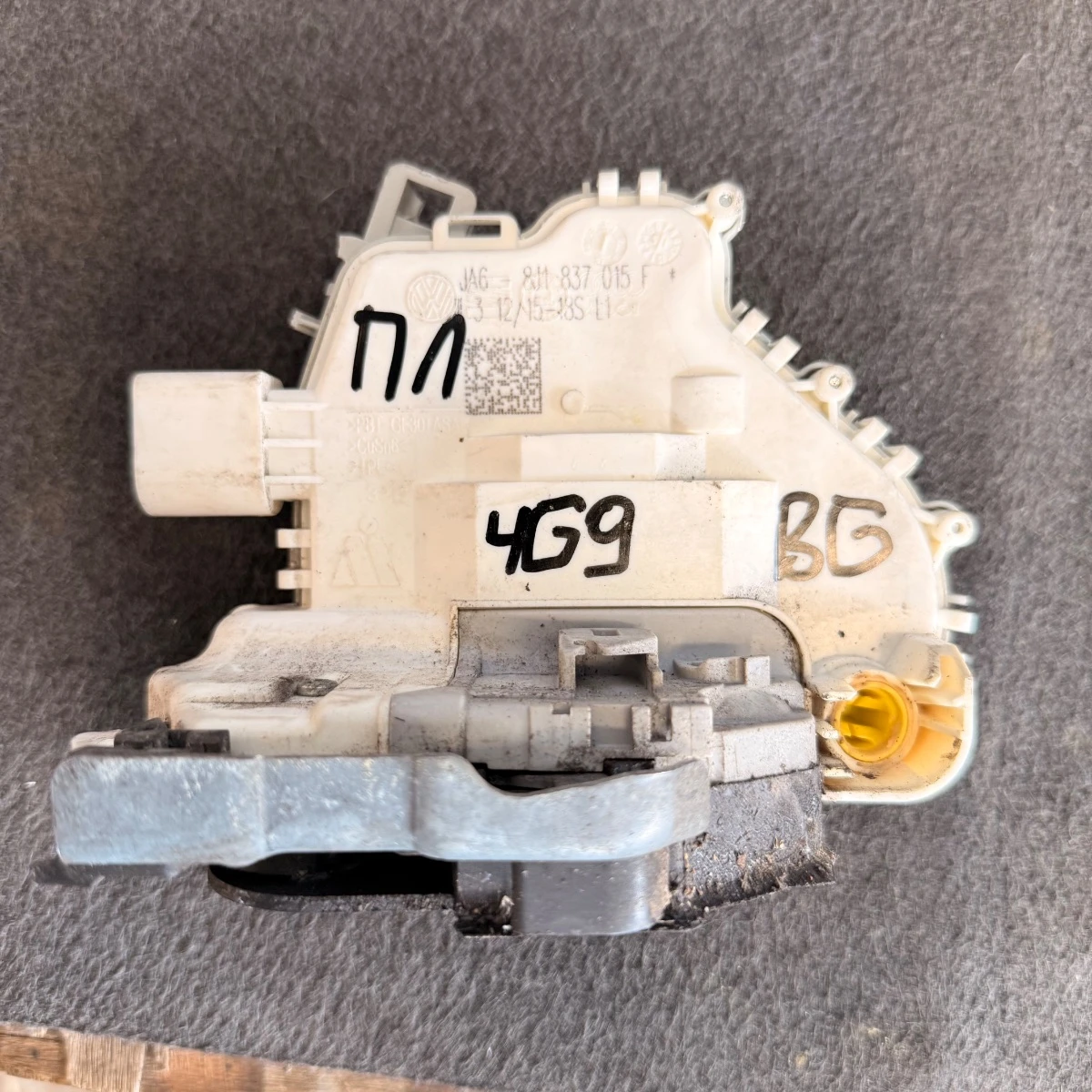 Брава за предна лява врата за Audi A6 4G 8J1837015F-1618