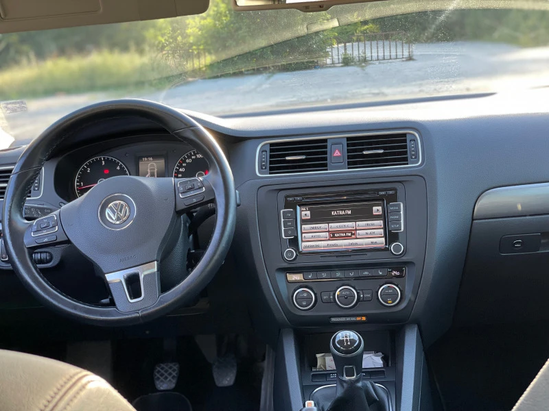 VW Jetta 1.6 Highline, снимка 7 - Автомобили и джипове - 47064033