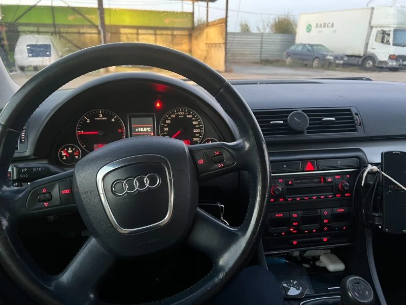 Audi A4 2.0TDI , снимка 11 - Автомобили и джипове - 47728857