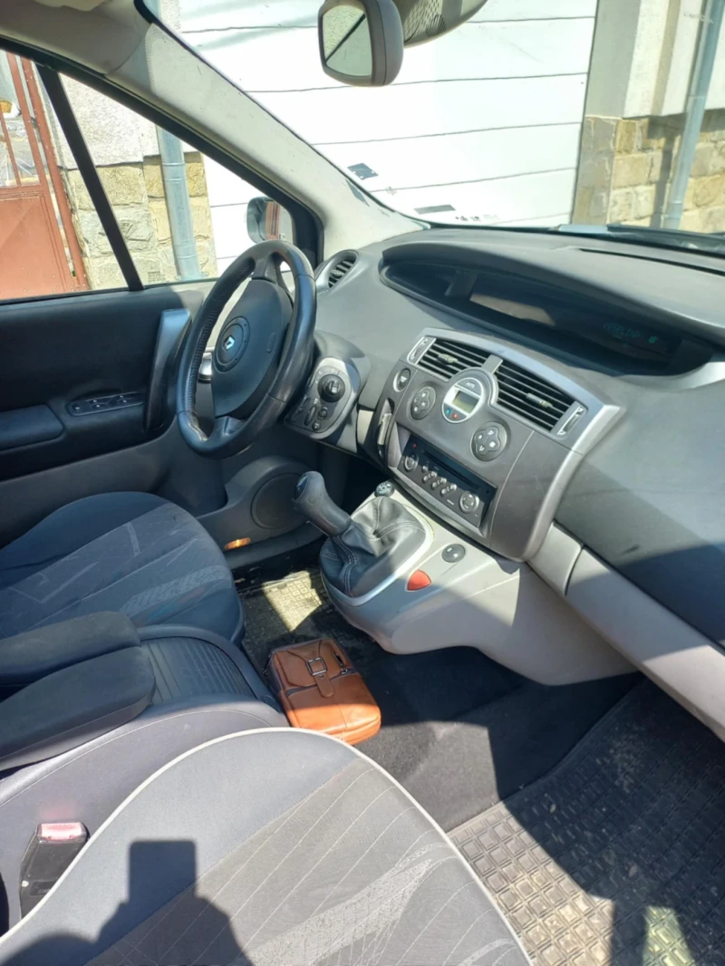 Renault Scenic 1.6 i, снимка 6 - Автомобили и джипове - 50823353