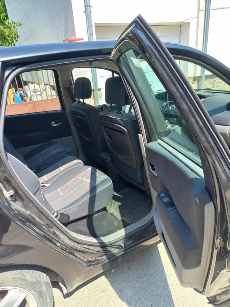 Renault Scenic 1.6 i, снимка 8 - Автомобили и джипове - 50823353