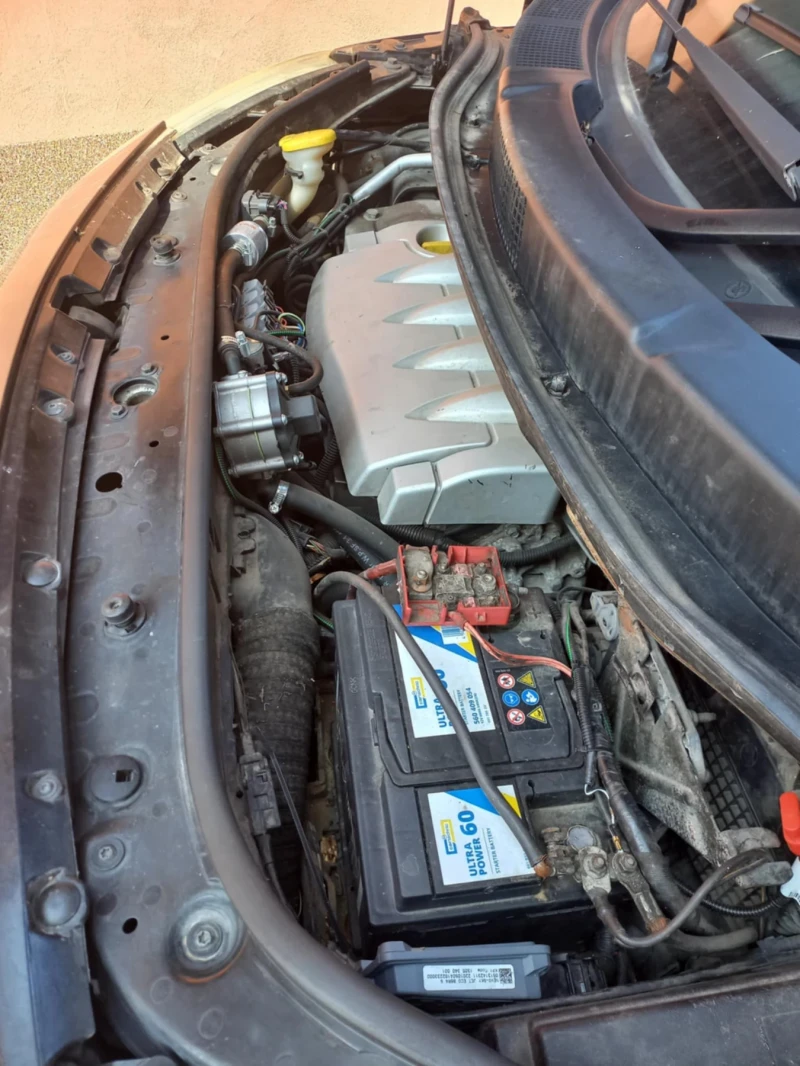 Renault Scenic 1.6 i, снимка 10 - Автомобили и джипове - 50823353