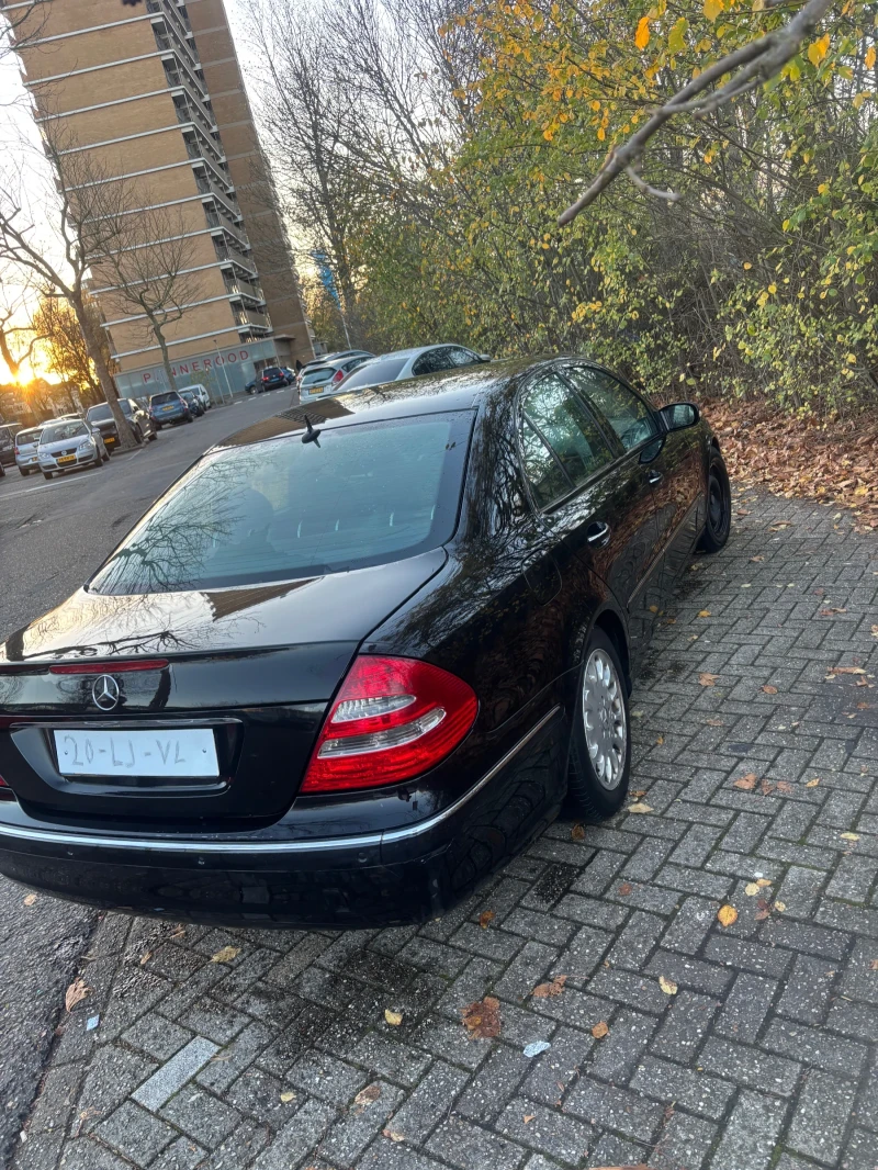 Mercedes-Benz E 200, снимка 3 - Автомобили и джипове - 52724386