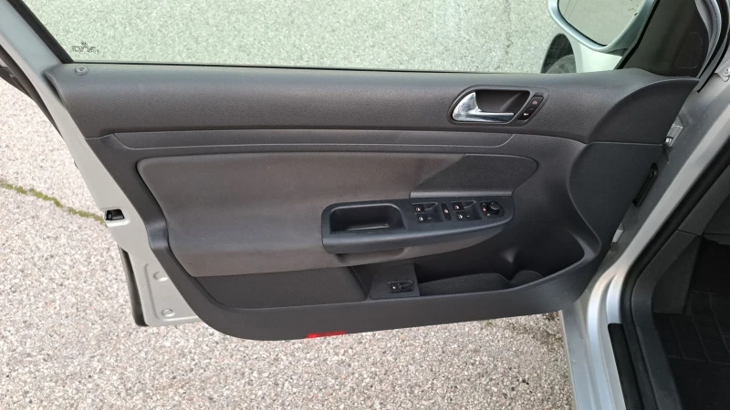 VW Golf 1.6, 102 к.с, снимка 17 - Автомобили и джипове - 52793190