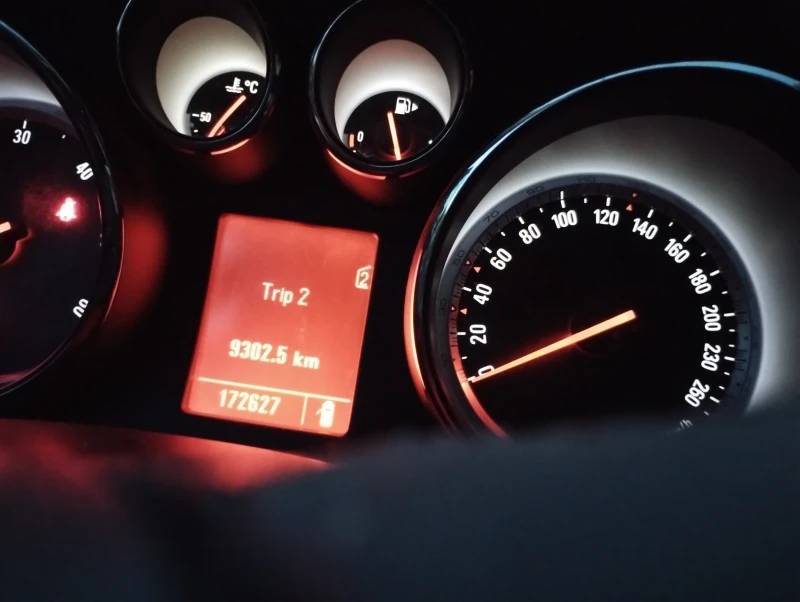 Opel Insignia СПЕШНО! като Нова, Ниска цена 5л/100км, снимка 5 - Автомобили и джипове - 53239978