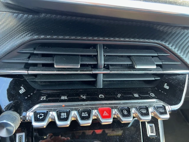 Peugeot 2008 GT 1.2 PureTech 130 EAT8  - изображение 9