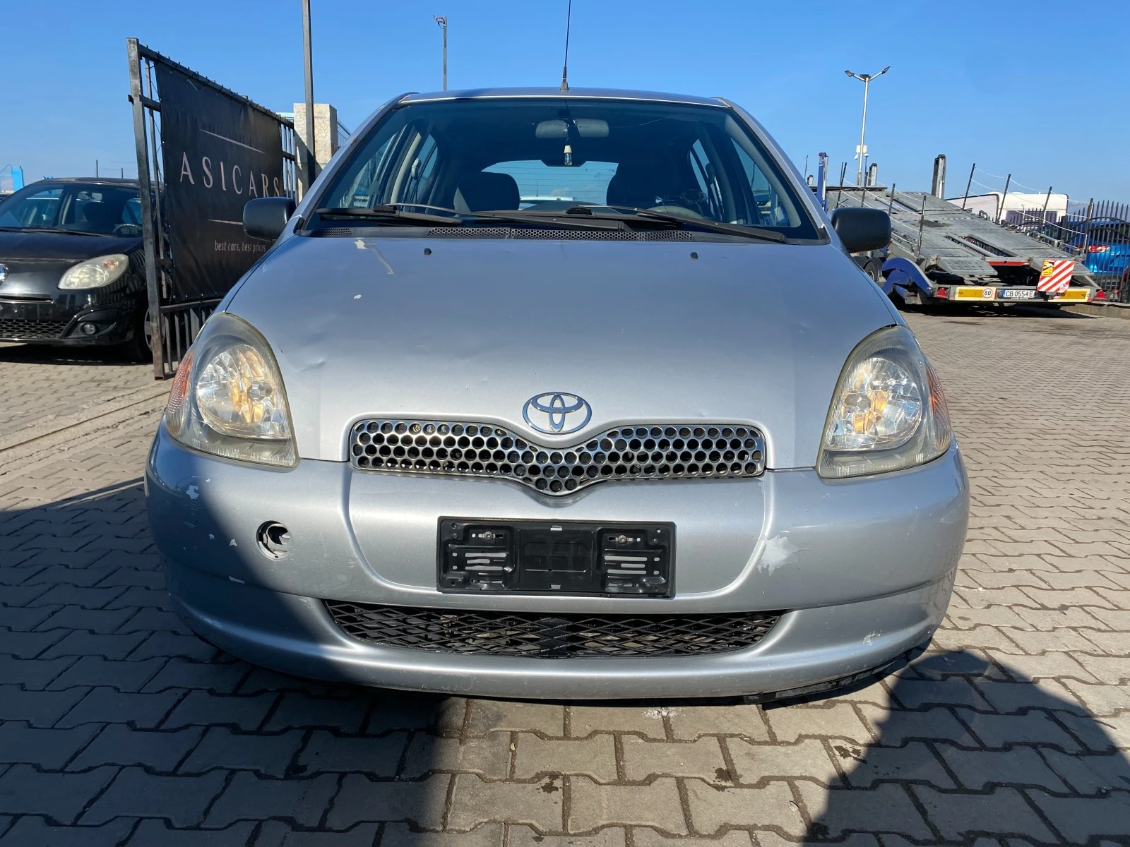 Toyota Yaris 1.0I - изображение 8