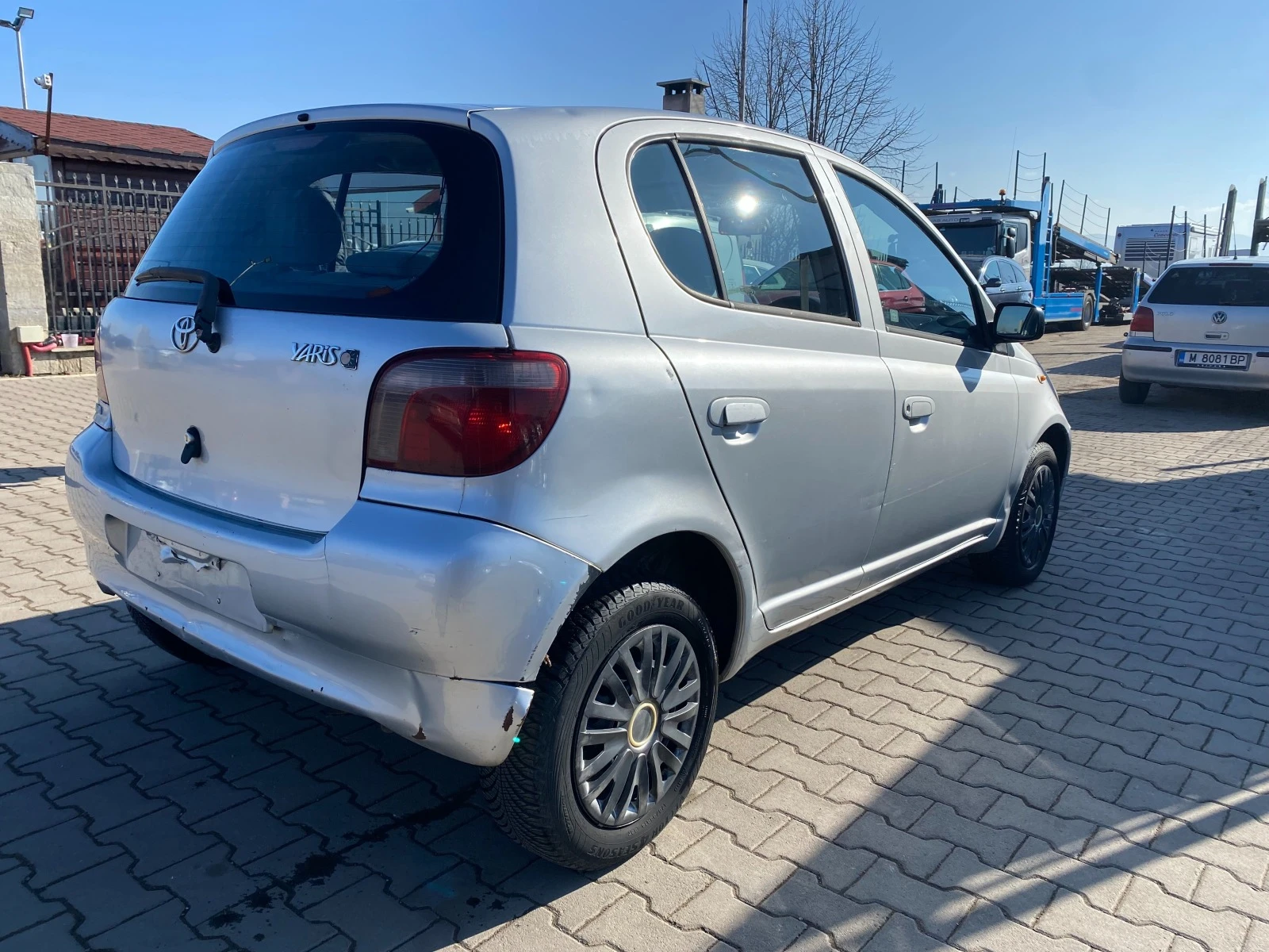 Toyota Yaris 1.0I - изображение 5