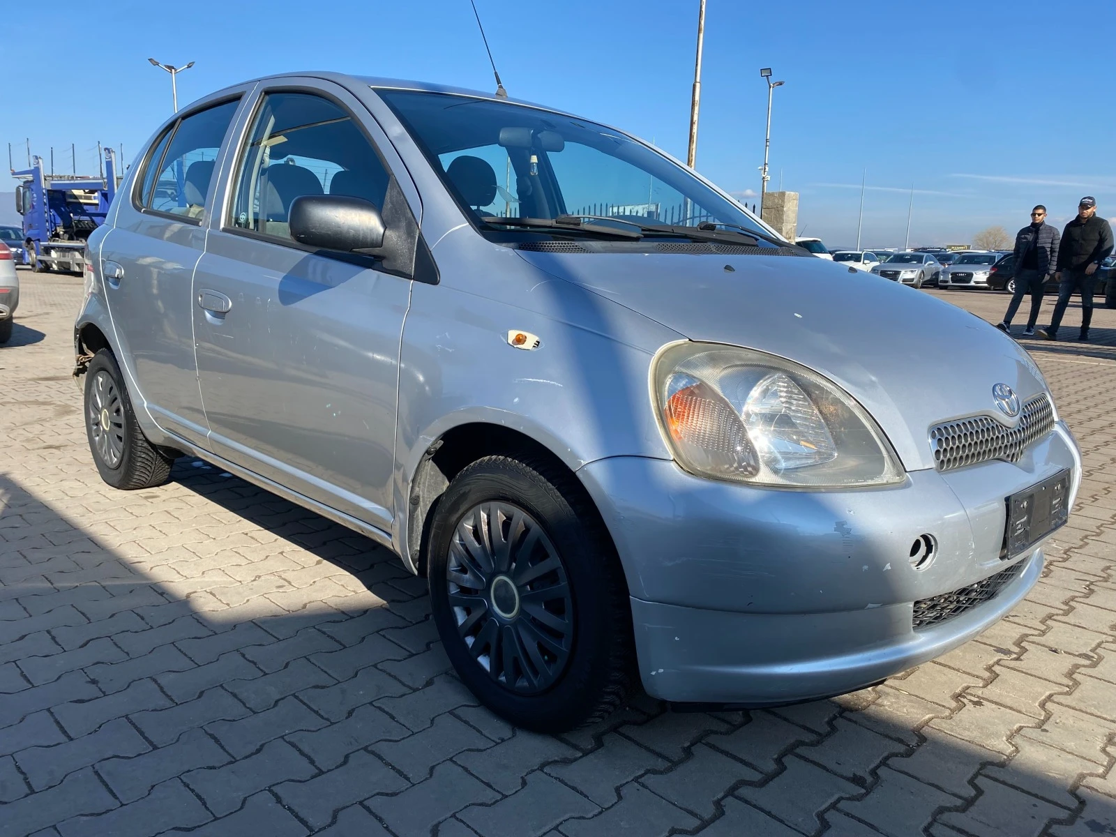 Toyota Yaris 1.0I - изображение 7