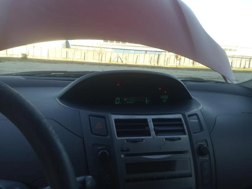 Toyota Yaris  - изображение 4