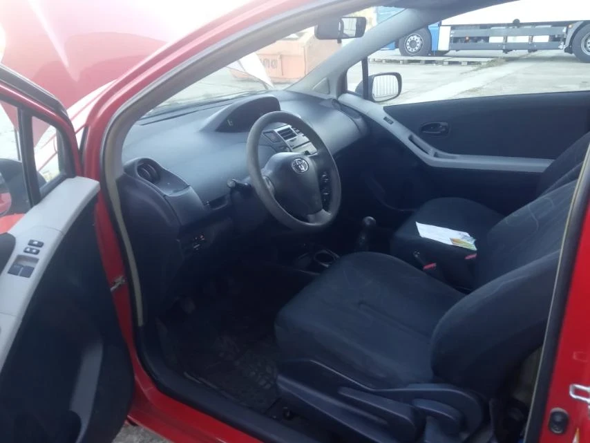 Toyota Yaris  - изображение 5
