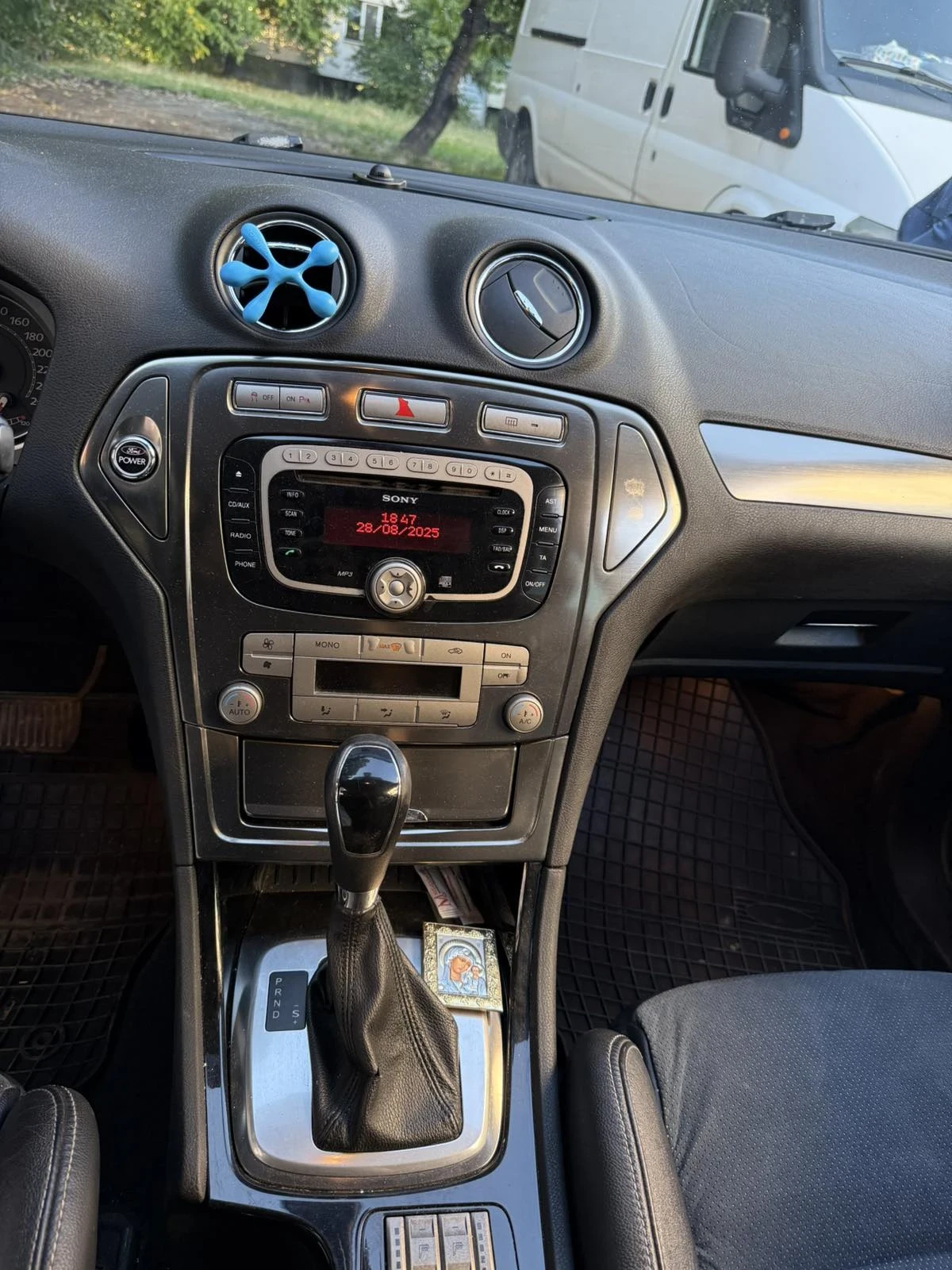 Ford Mondeo 2.0D - изображение 8