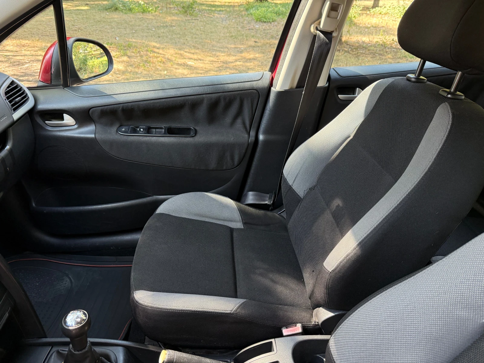 Peugeot 207 1.4 бензин реални км продава се от собственик - изображение 10
