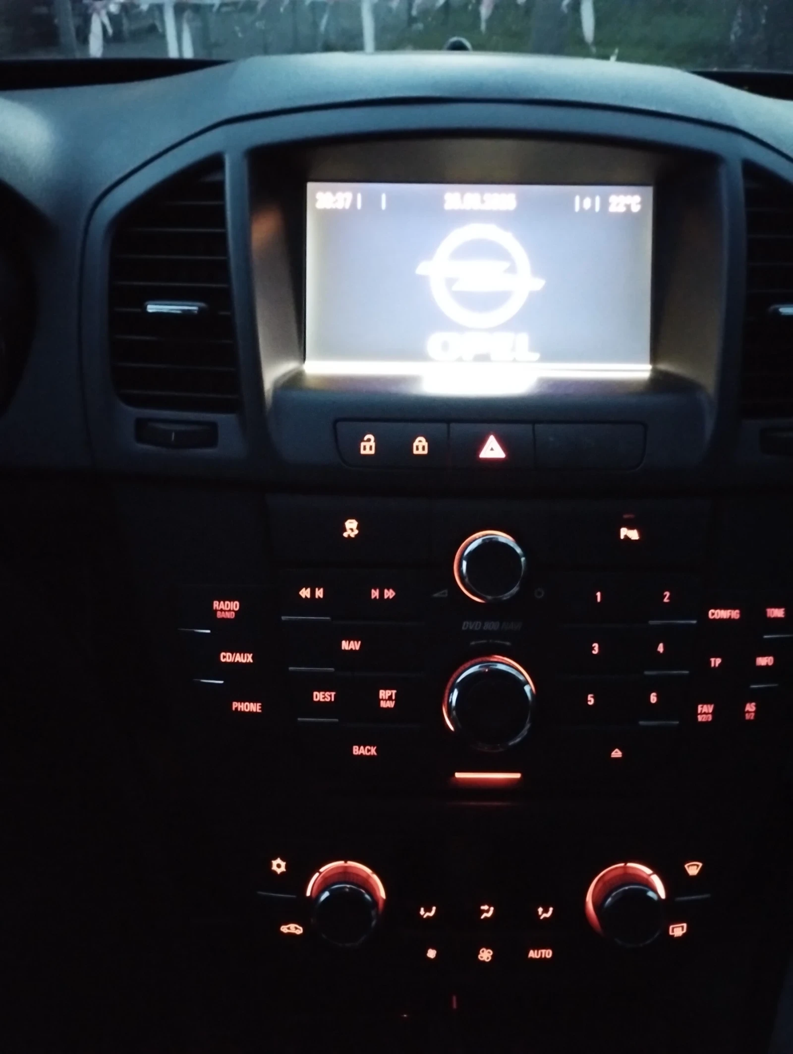 Opel Insignia СПЕШНО! като Нова, Ниска цена 5л/100км - изображение 2