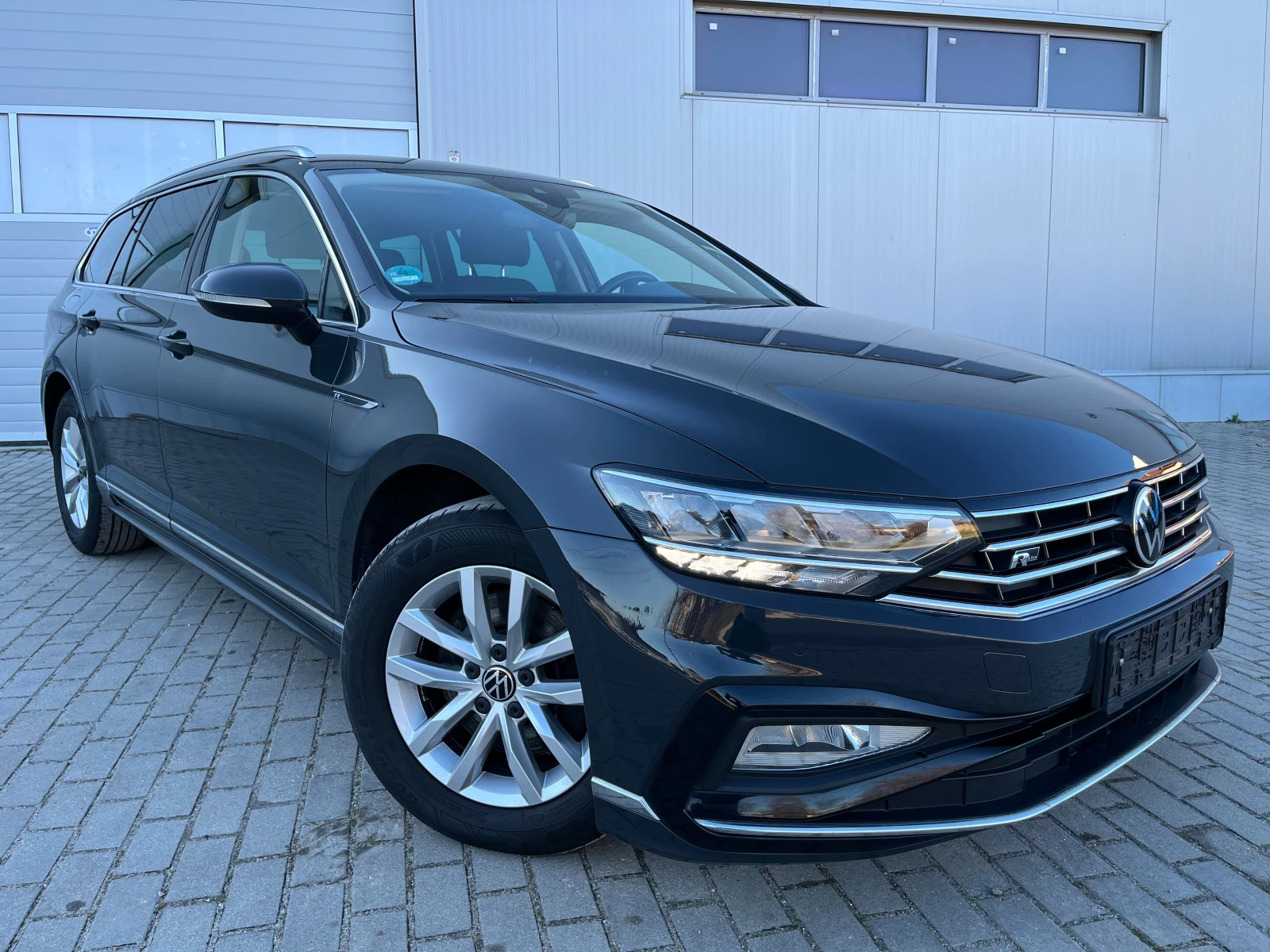 VW Passat 2.0 TDI DSG-автомати, Digital R-LINE TUV, 8бр джан, снимка 2 - Автомобили и джипове - 53894033