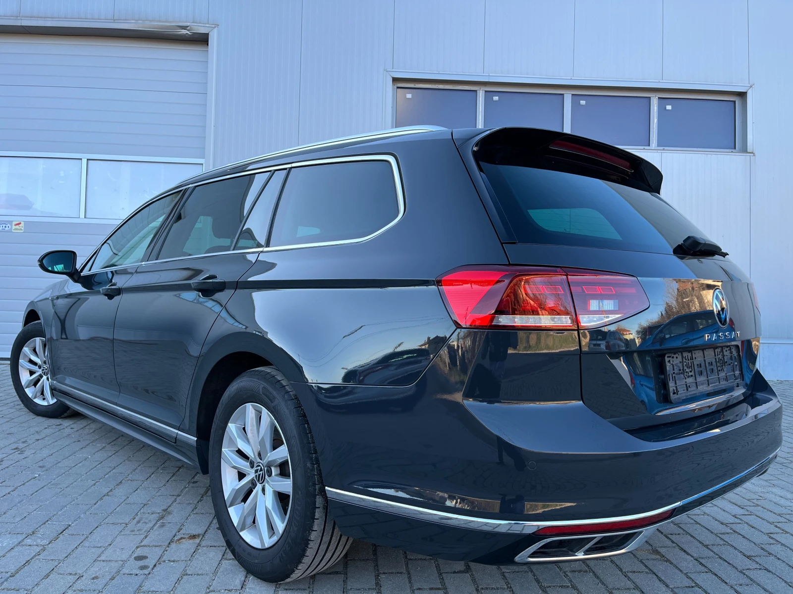 VW Passat 2.0 TDI DSG-автомати, Digital R-LINE TUV, 8бр джан, снимка 3 - Автомобили и джипове - 53894033