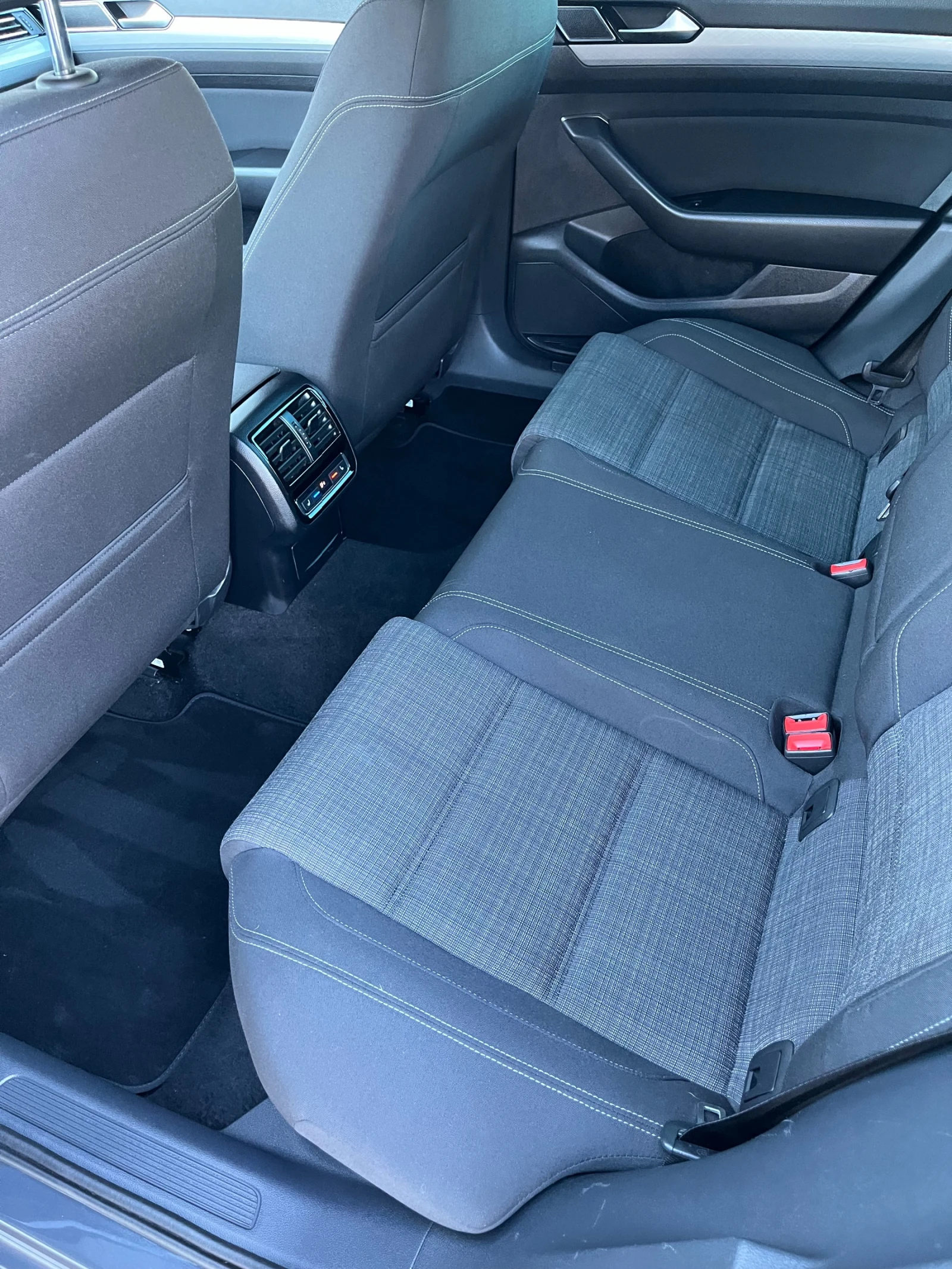 VW Passat 2.0 TDI DSG-автомати, Digital R-LINE TUV, 8бр джан, снимка 14 - Автомобили и джипове - 53894033