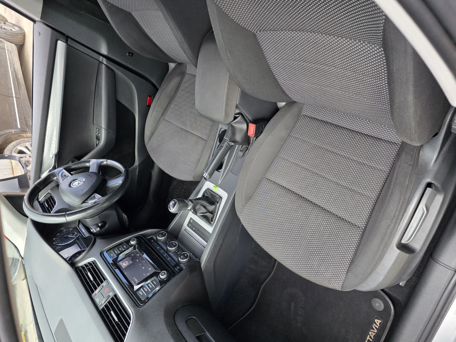 Skoda Octavia ДЕСЕН ВОЛАН, снимка 6 - Автомобили и джипове - 54031511