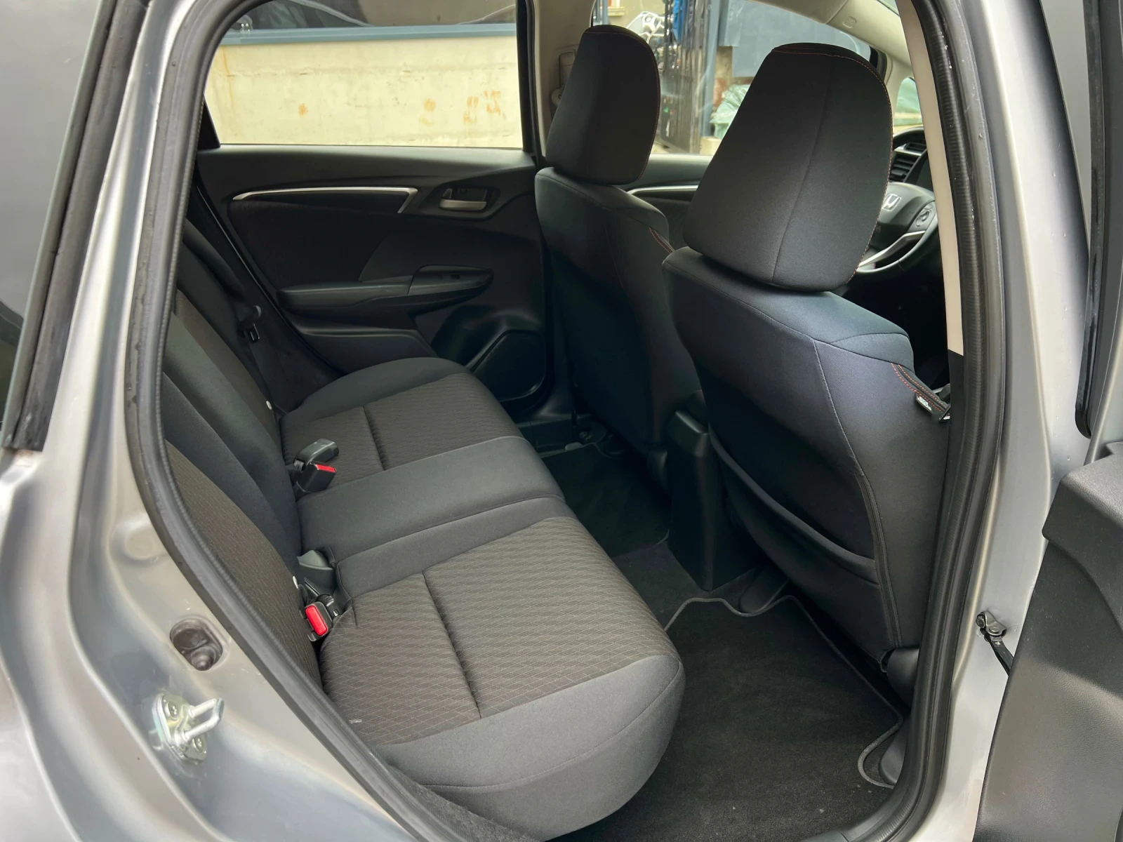 Honda Jazz 1.5i АВТОМАТ ШВЕЙЦАРИЯ, снимка 6 - Автомобили и джипове - 54083412