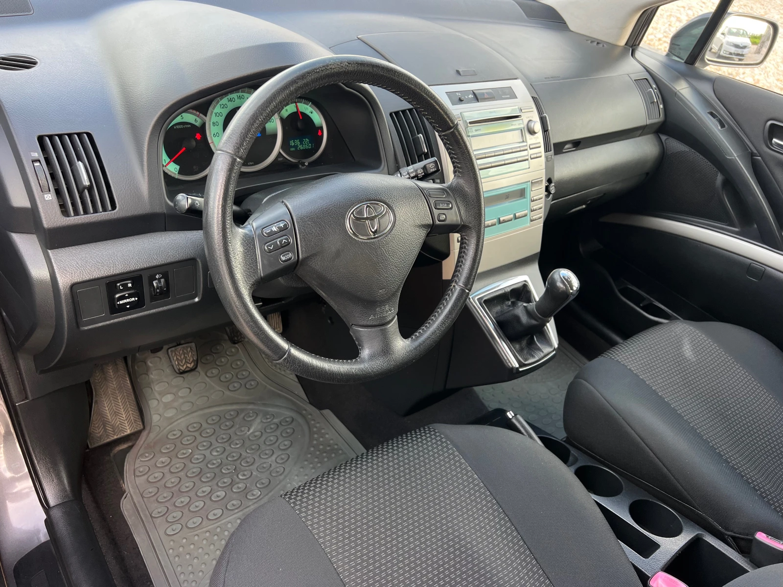 Toyota Corolla verso 2.0D4D FACELIFT/KLIMATRONIK/6sk/UNIKAT, снимка 9 - Автомобили и джипове - 54155145