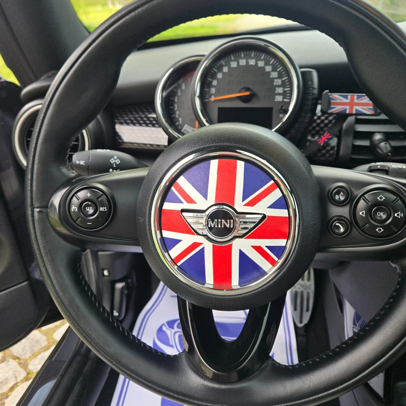 Mini Cooper s 2.0l Кожен салон FULL , снимка 17 - Автомобили и джипове - 54159651