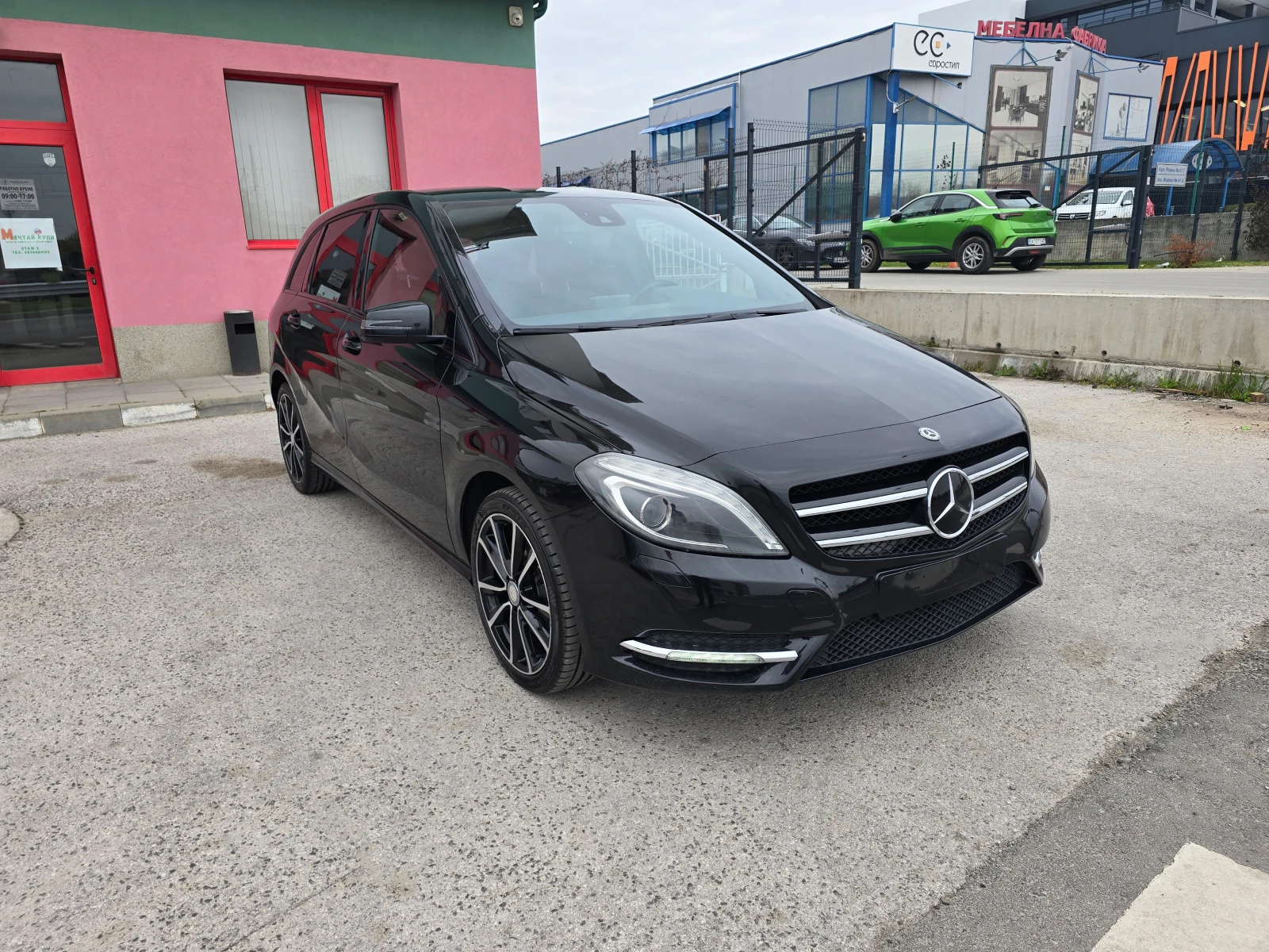 Mercedes-Benz B 250 2.0 / Prestige / Distronic, снимка 3 - Автомобили и джипове - 54239593