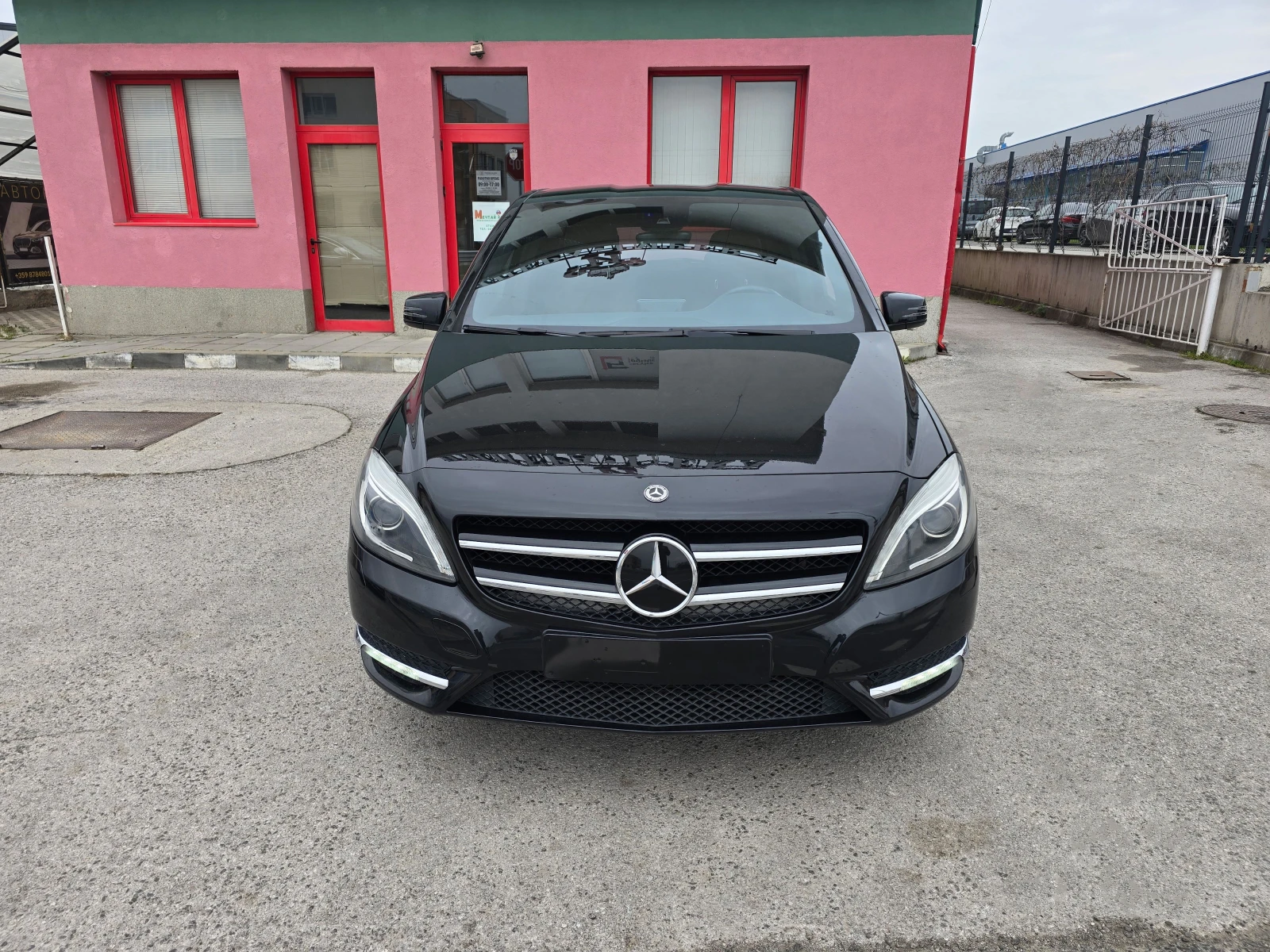 Mercedes-Benz B 250 2.0 / Prestige / Distronic, снимка 2 - Автомобили и джипове - 54239593