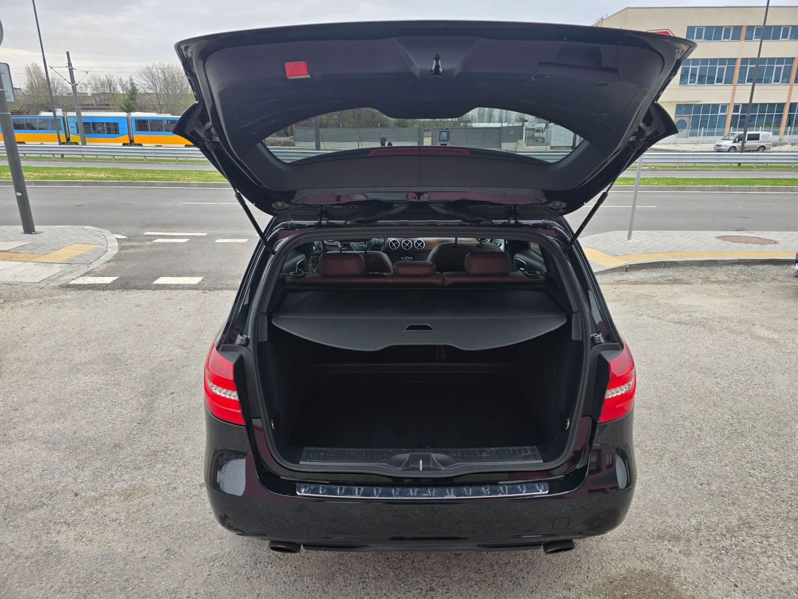 Mercedes-Benz B 250 2.0 / Prestige / Distronic, снимка 7 - Автомобили и джипове - 54239593