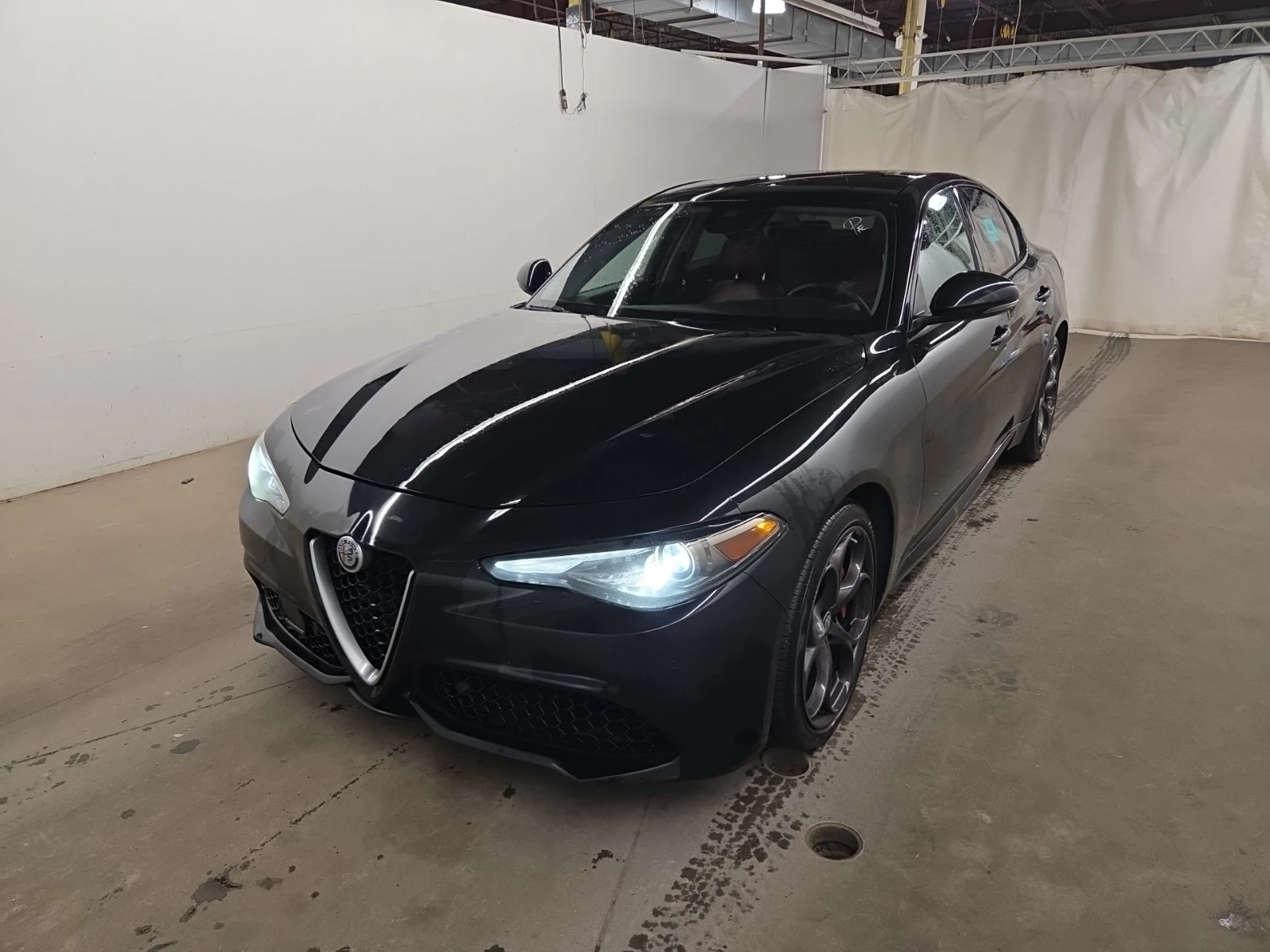 Alfa Romeo Giulia TI SPORT * 2.0T * RED INTERIOR * CARFAX *  | Mobile.bg � ����������� 1