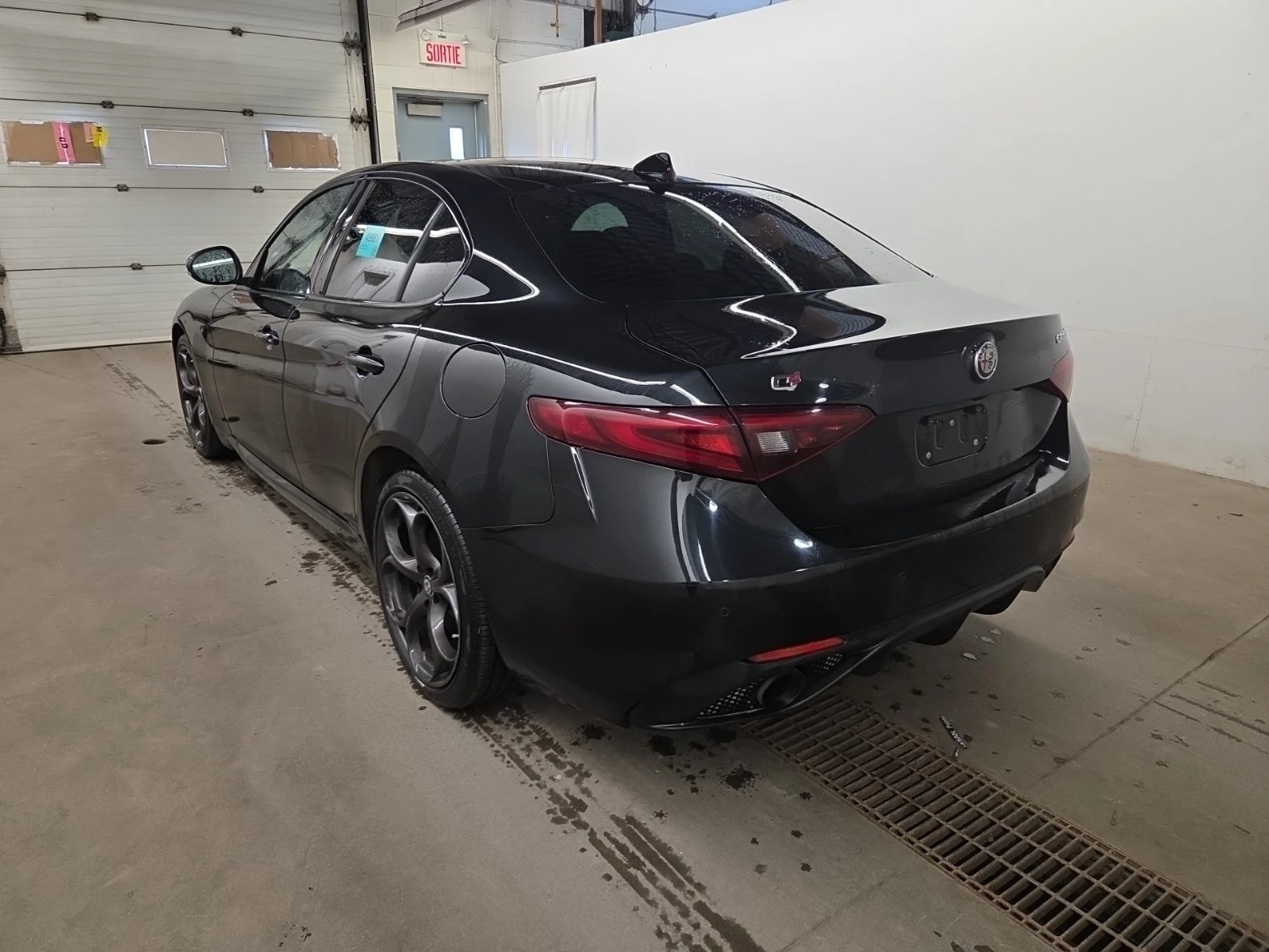 Alfa Romeo Giulia TI SPORT * 2.0T * RED INTERIOR * CARFAX *  | Mobile.bg � ����������� 4