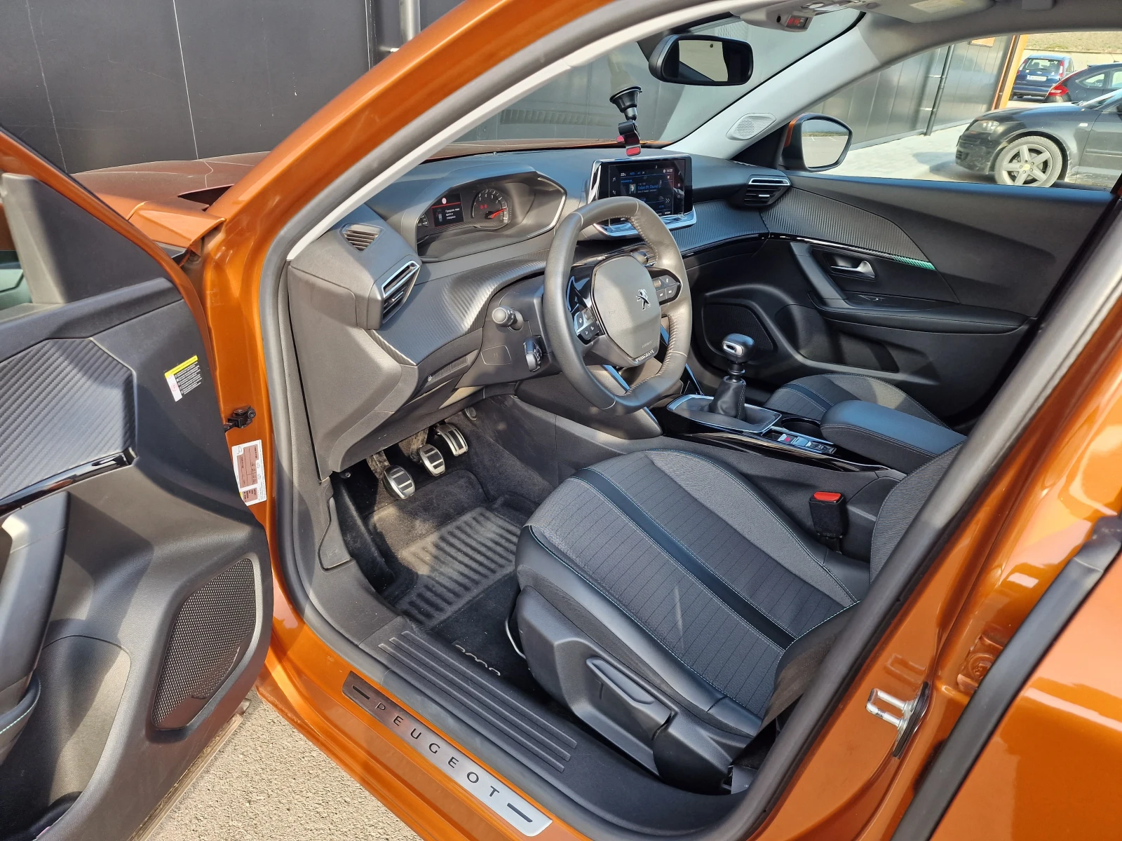 Peugeot 2008 allure, снимка 10 - Автомобили и джипове - 55104991