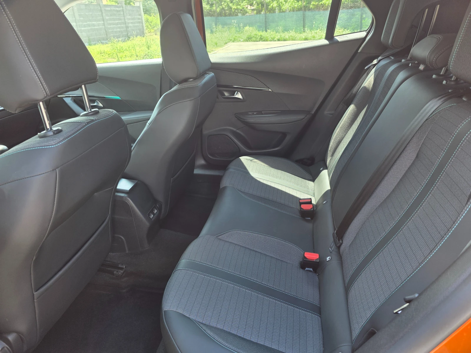 Peugeot 2008 allure, снимка 11 - Автомобили и джипове - 55104991