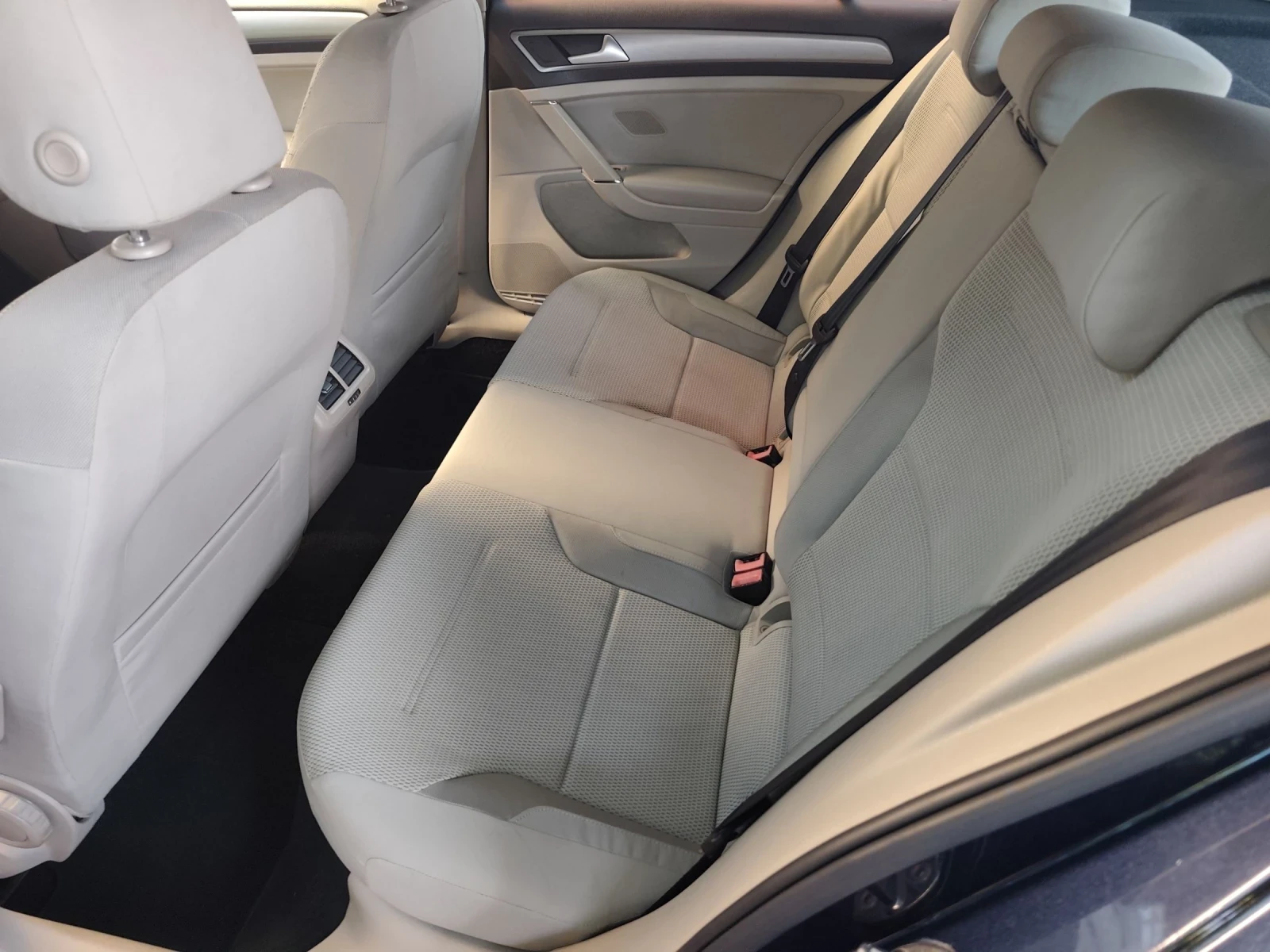 VW Golf 1.6 дизел , снимка 12 - Автомобили и джипове - 55236500