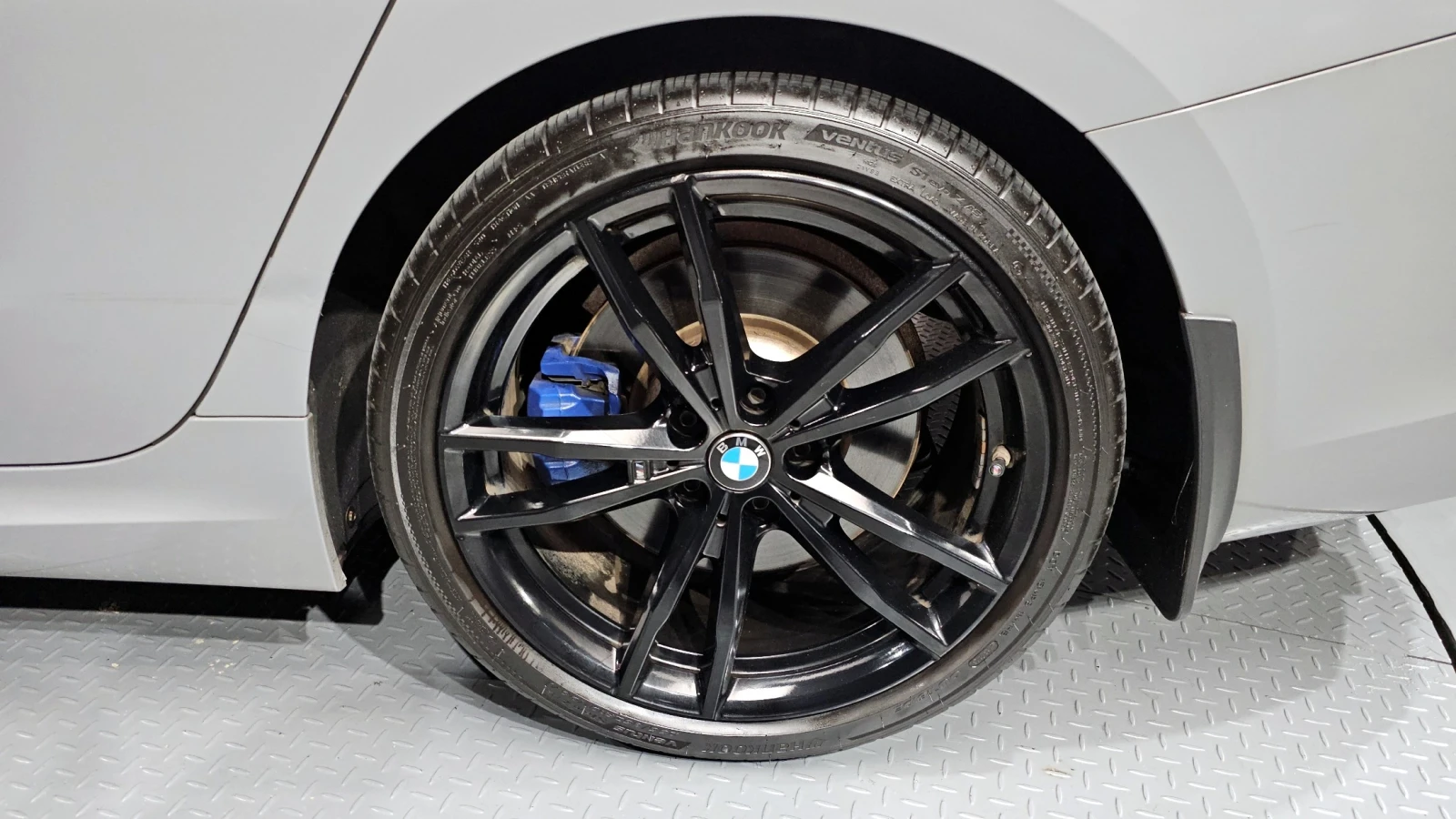 BMW 330 * M sport* HeadUp* Keyless* Navi, снимка 5 - Автомобили и джипове - 55244760