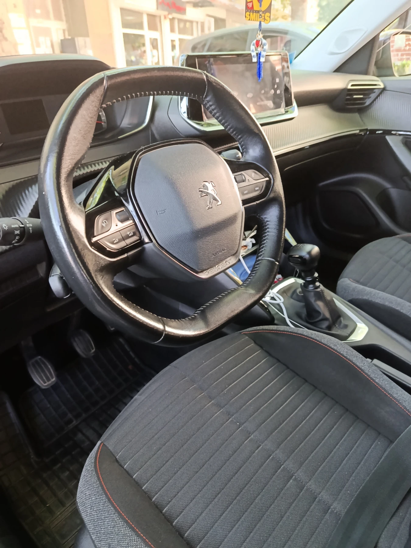 Peugeot 2008 BluHD, снимка 8 - Автомобили и джипове - 55381759