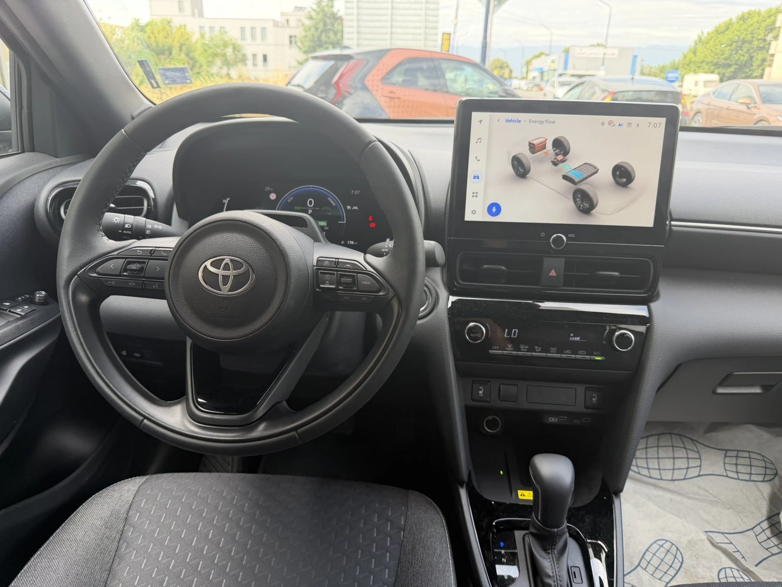 Toyota Yaris Cross CHIC, снимка 8 - Автомобили и джипове - 55660706