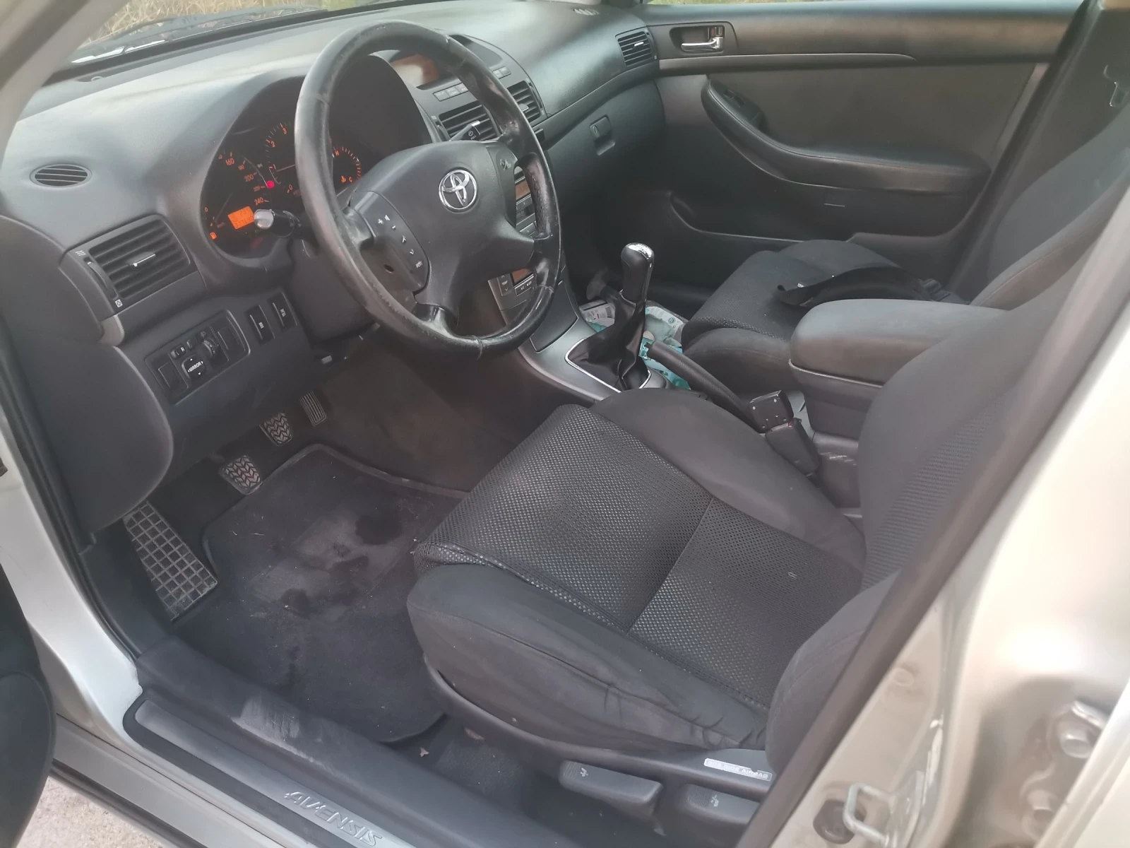 Toyota Avensis 2000 D4D, снимка 15 - Автомобили и джипове - 55805300