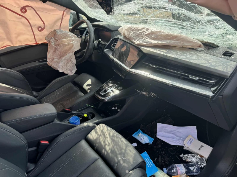 Audi Q4 ......, снимка 7 - Автомобили и джипове - 51186410